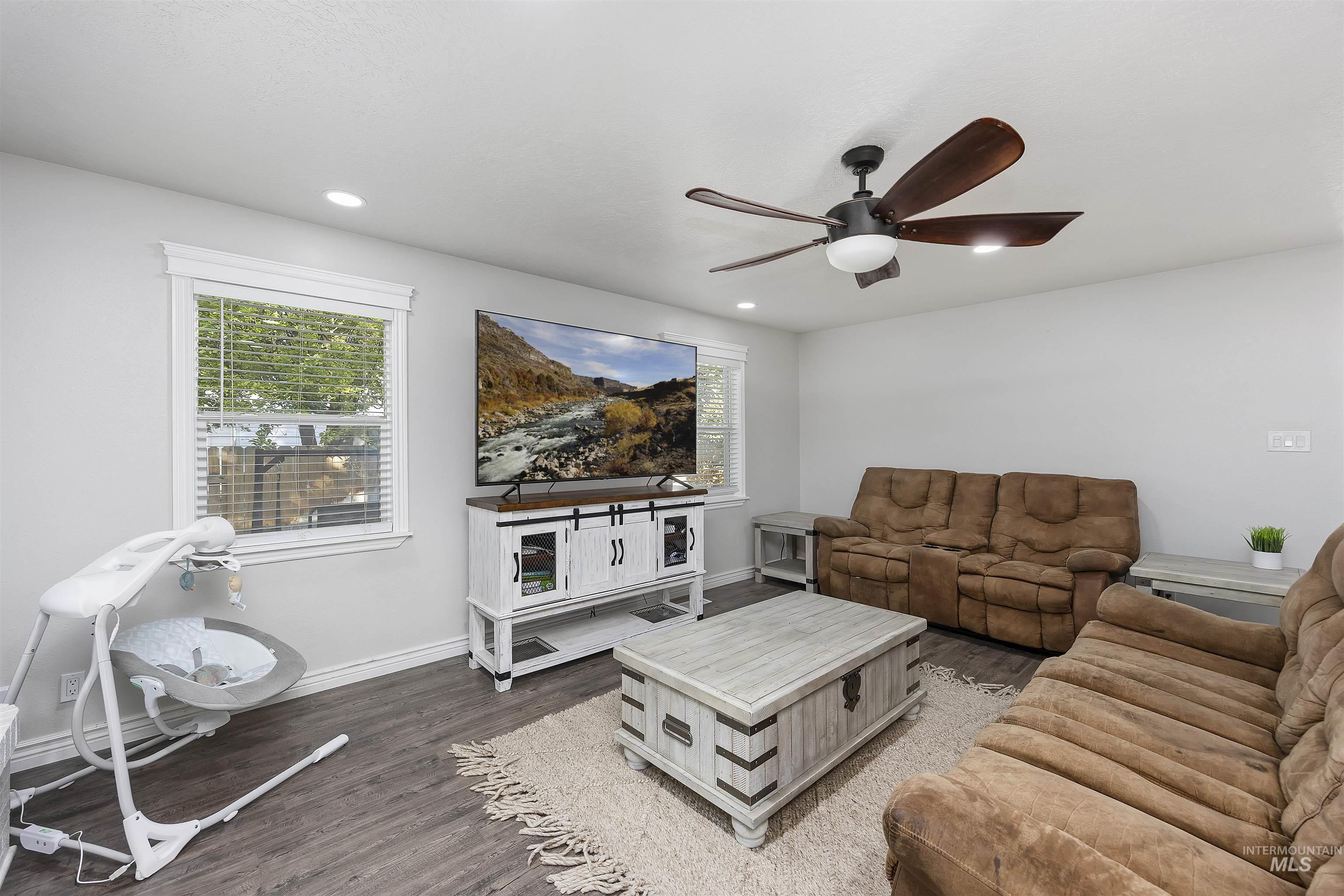 2522 Elizabeth, Twin Falls, Idaho 83301, 5 Bedrooms, 3 Bathrooms, Residential For Sale, Price $409,900,MLS 98975609