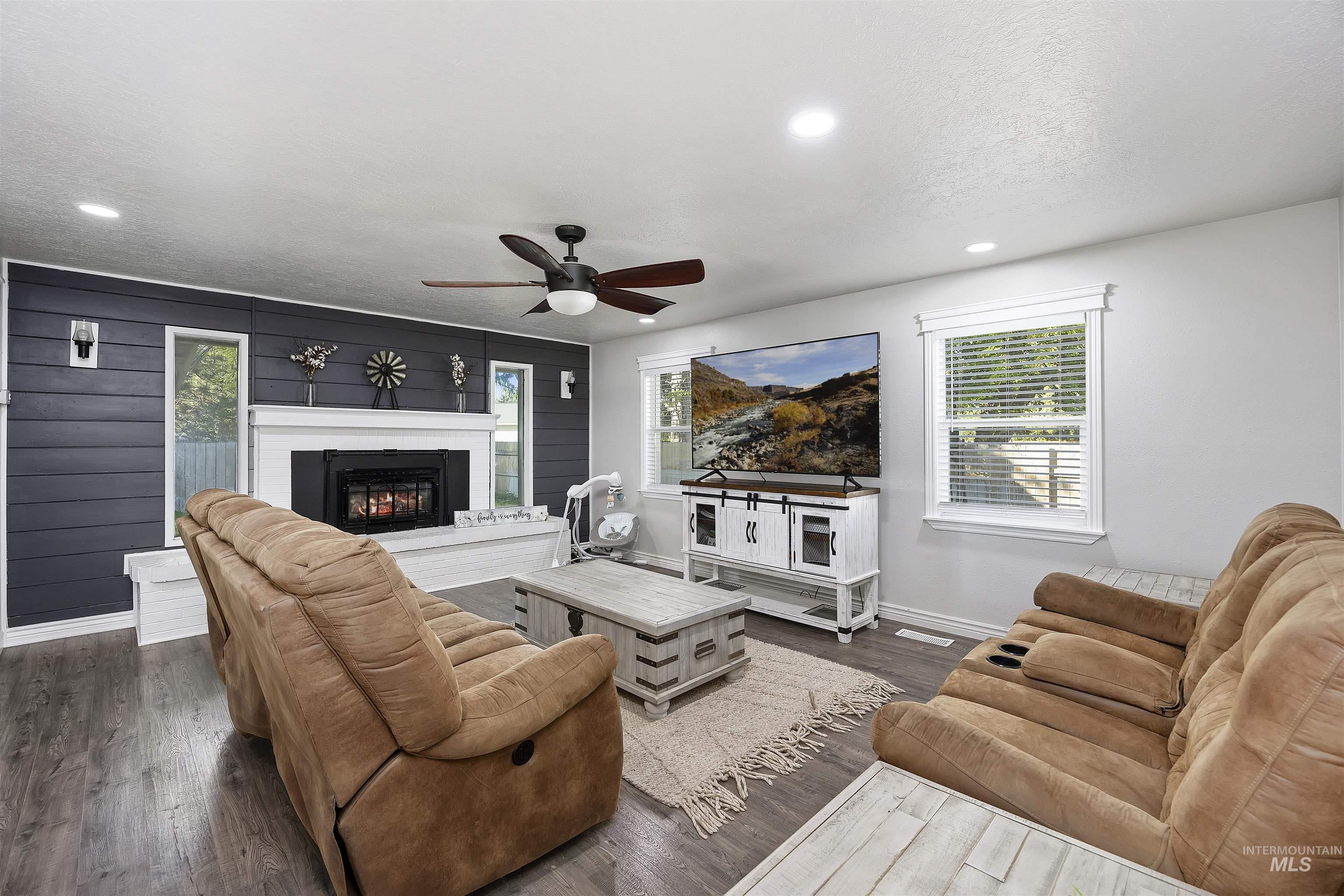 2522 Elizabeth, Twin Falls, Idaho 83301, 5 Bedrooms, 3 Bathrooms, Residential For Sale, Price $409,900,MLS 98975609