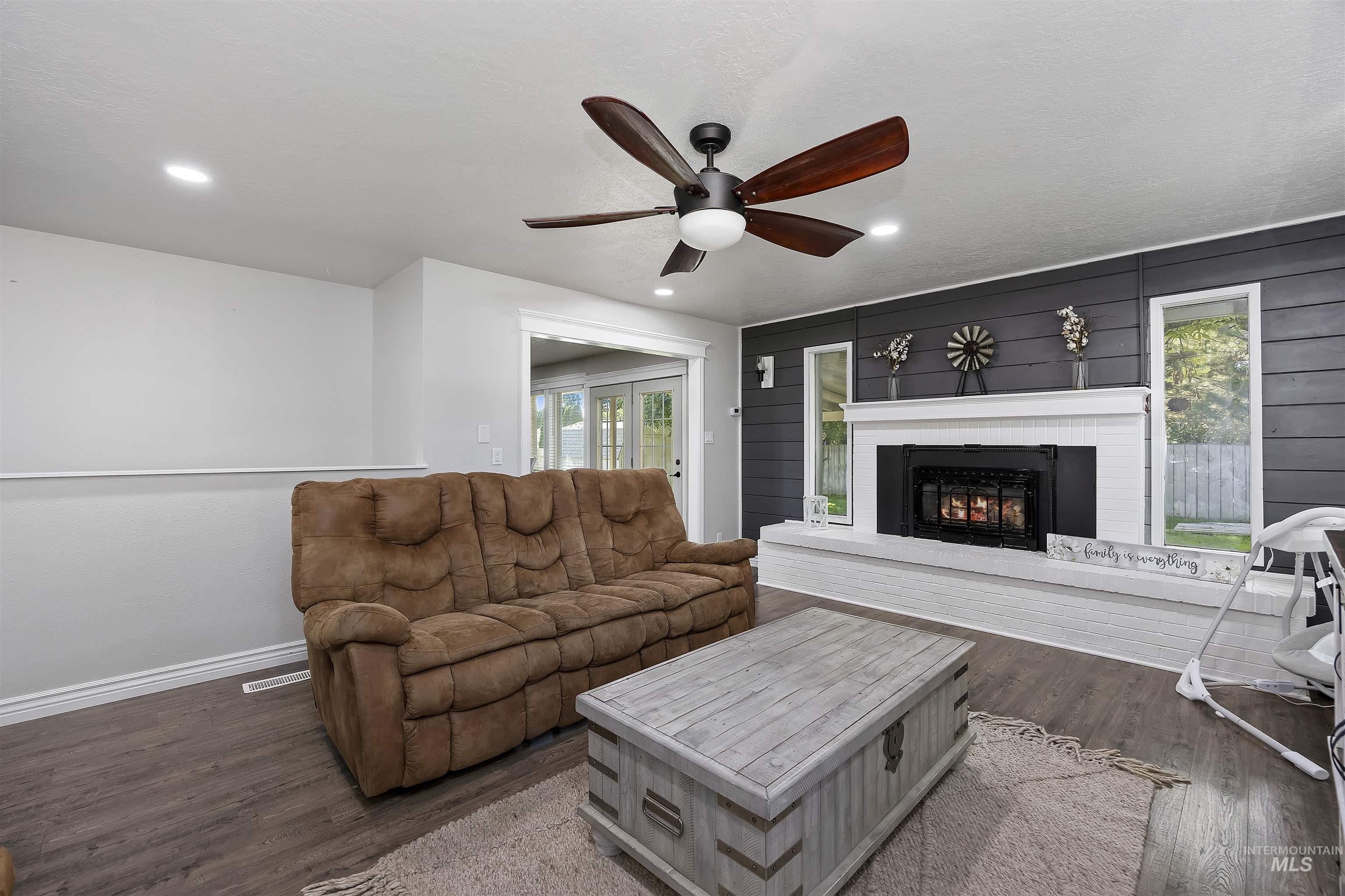 2522 Elizabeth, Twin Falls, Idaho 83301, 5 Bedrooms, 3 Bathrooms, Residential For Sale, Price $409,900,MLS 98975609