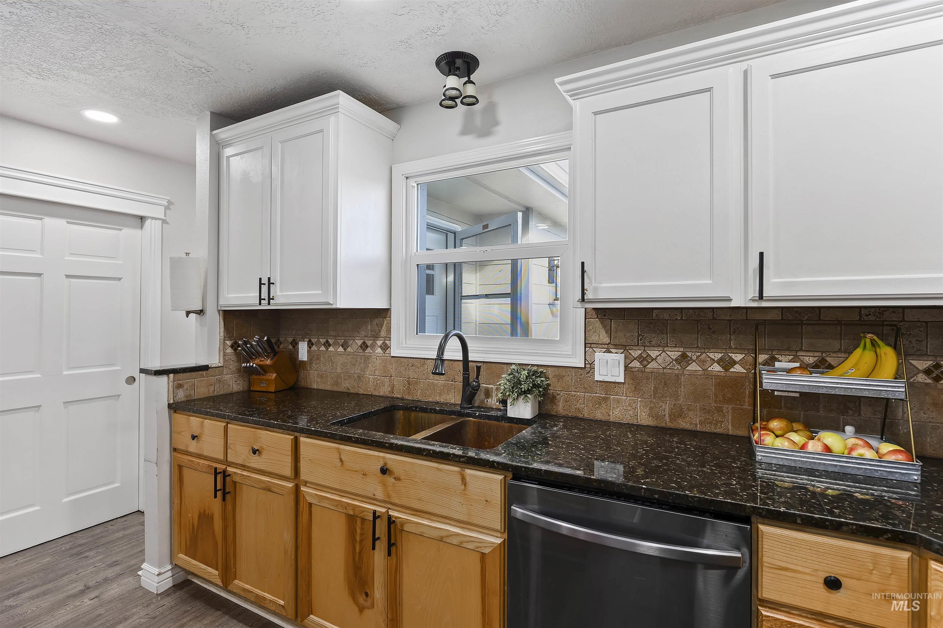 2522 Elizabeth, Twin Falls, Idaho 83301, 5 Bedrooms, 3 Bathrooms, Residential For Sale, Price $409,900,MLS 98975609