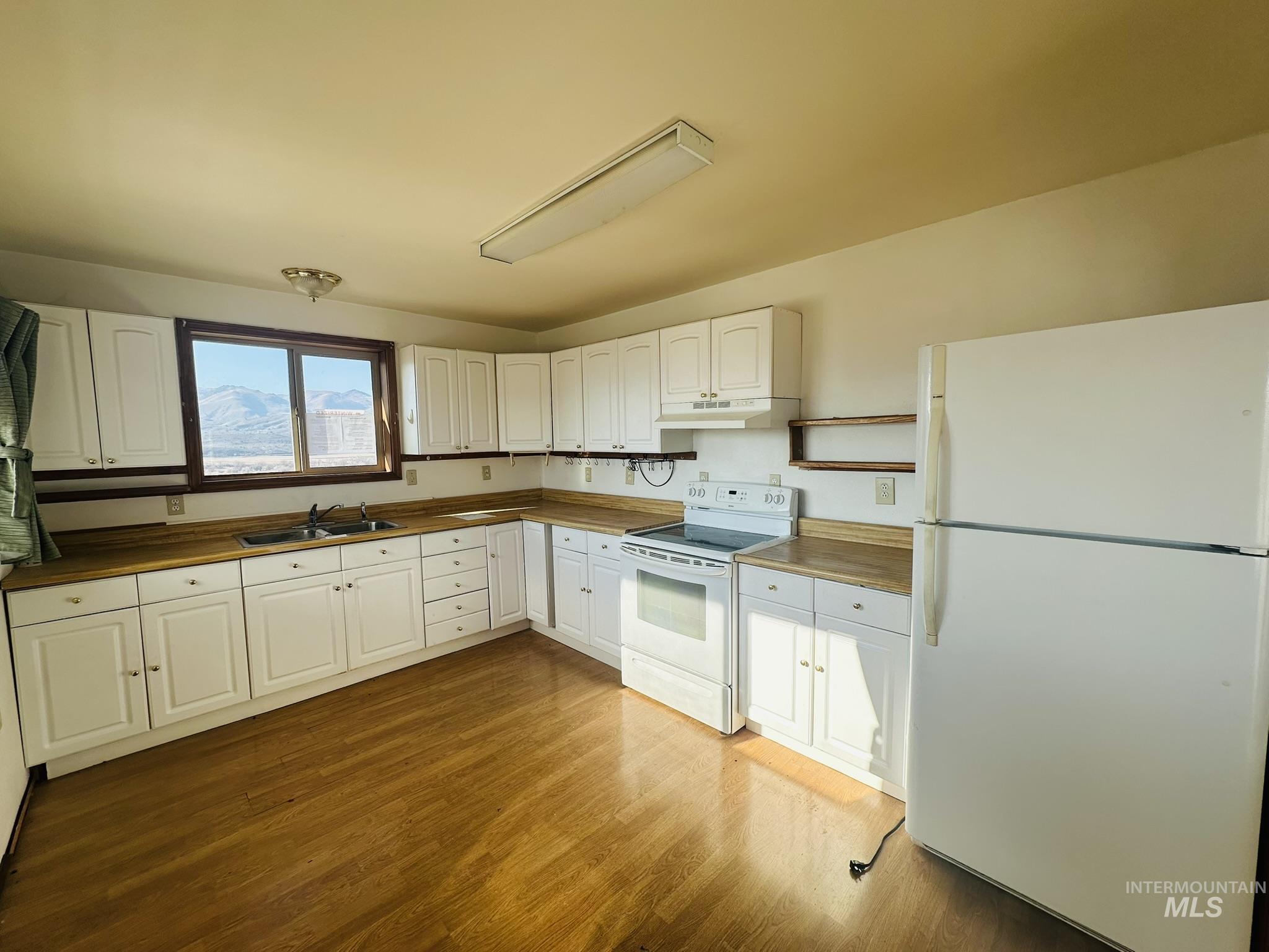 35202 Manning Creek Rd, Durkee, Oregon 97905, 3 Bedrooms, 2 Bathrooms, Residential For Sale, Price $247,000,MLS 98975613