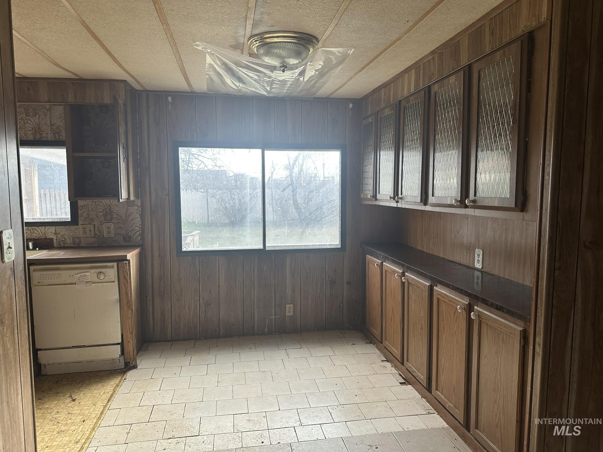 916 Victoria, Fruitland, Idaho 83619, 3 Bedrooms, 2 Bathrooms, Residential For Sale, Price $110,000,MLS 98975615