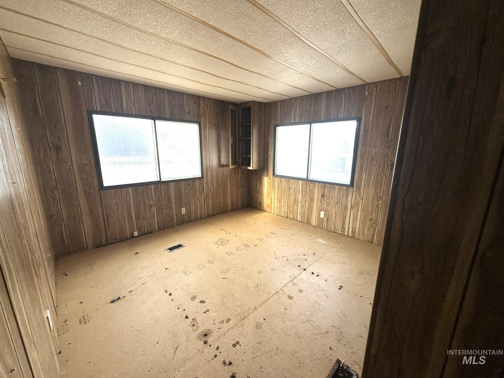 916 Victoria, Fruitland, Idaho 83619, 3 Bedrooms, 2 Bathrooms, Residential For Sale, Price $110,000,MLS 98975615