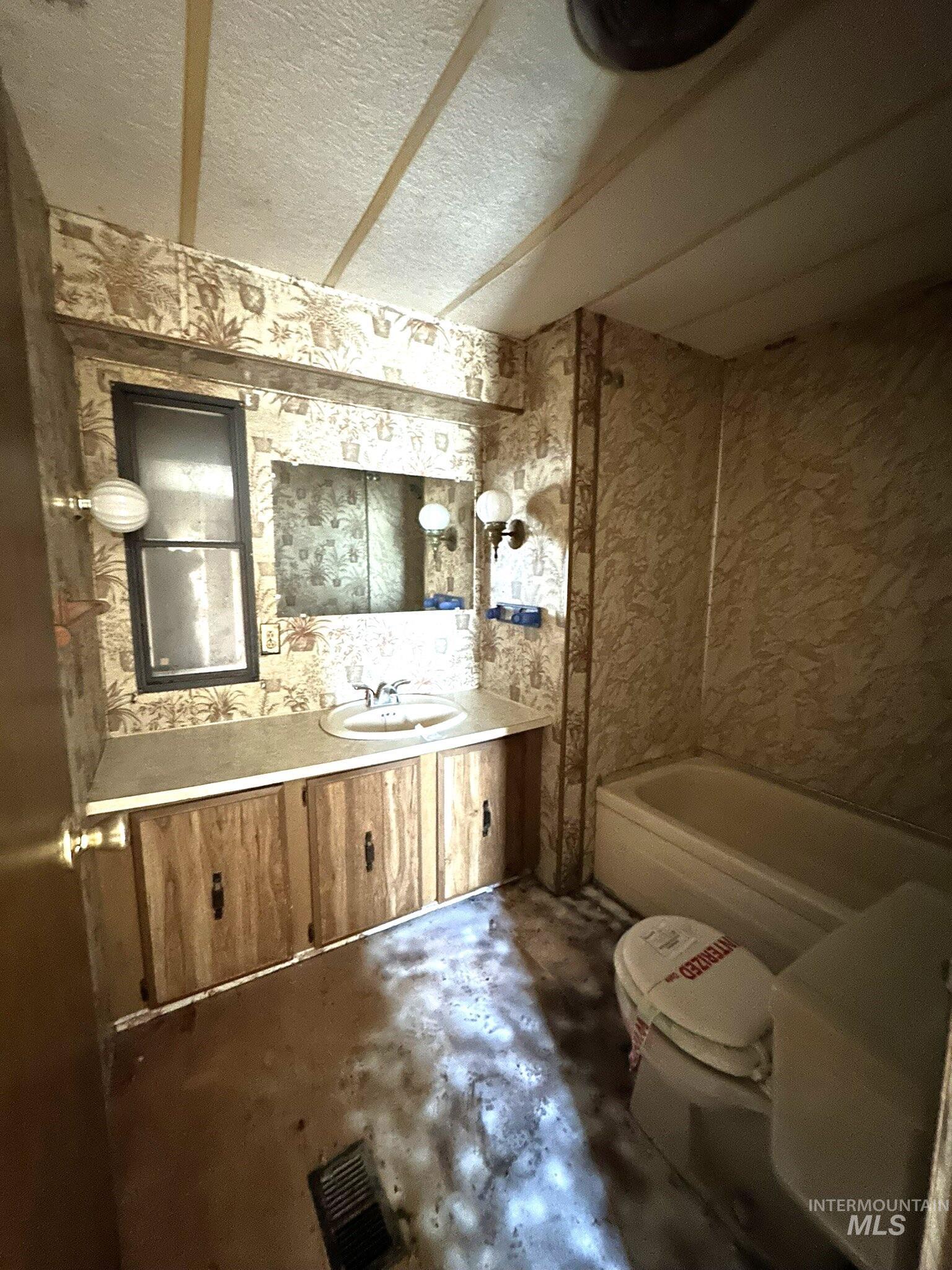 916 Victoria, Fruitland, Idaho 83619, 3 Bedrooms, 2 Bathrooms, Residential For Sale, Price $110,000,MLS 98975615