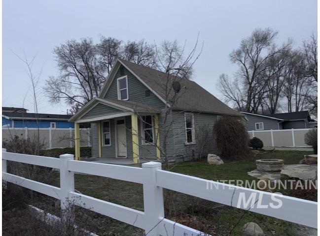 404 12th Ave N, Nampa, Idaho 83687, 3 Bedrooms, 1.5 Bathrooms, Residential For Sale, Price $275,000,MLS 98975617