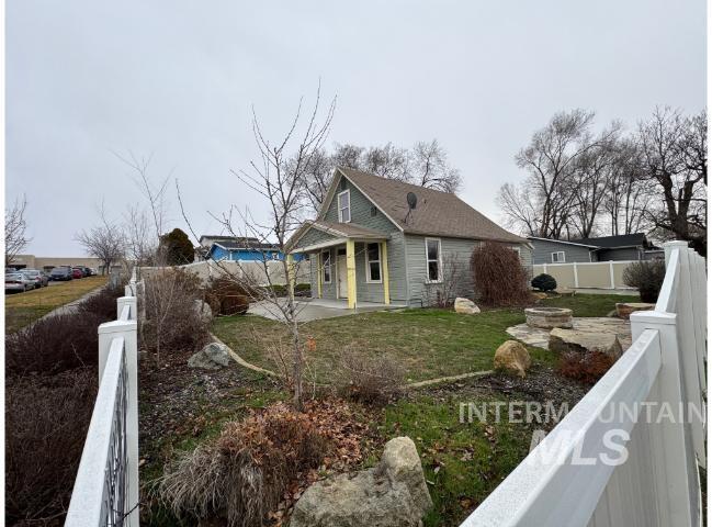 404 12th Ave N, Nampa, Idaho 83687, 3 Bedrooms, 1.5 Bathrooms, Residential For Sale, Price $275,000, 98975617