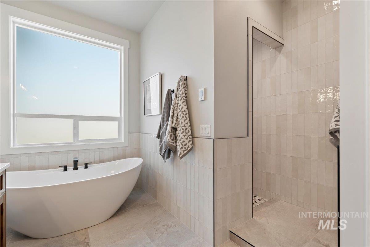 7573 Riverfront Dr, Marsing, Idaho 83639, 5 Bedrooms, 5 Bathrooms, Residential For Sale, Price $1,399,900,MLS 98975621