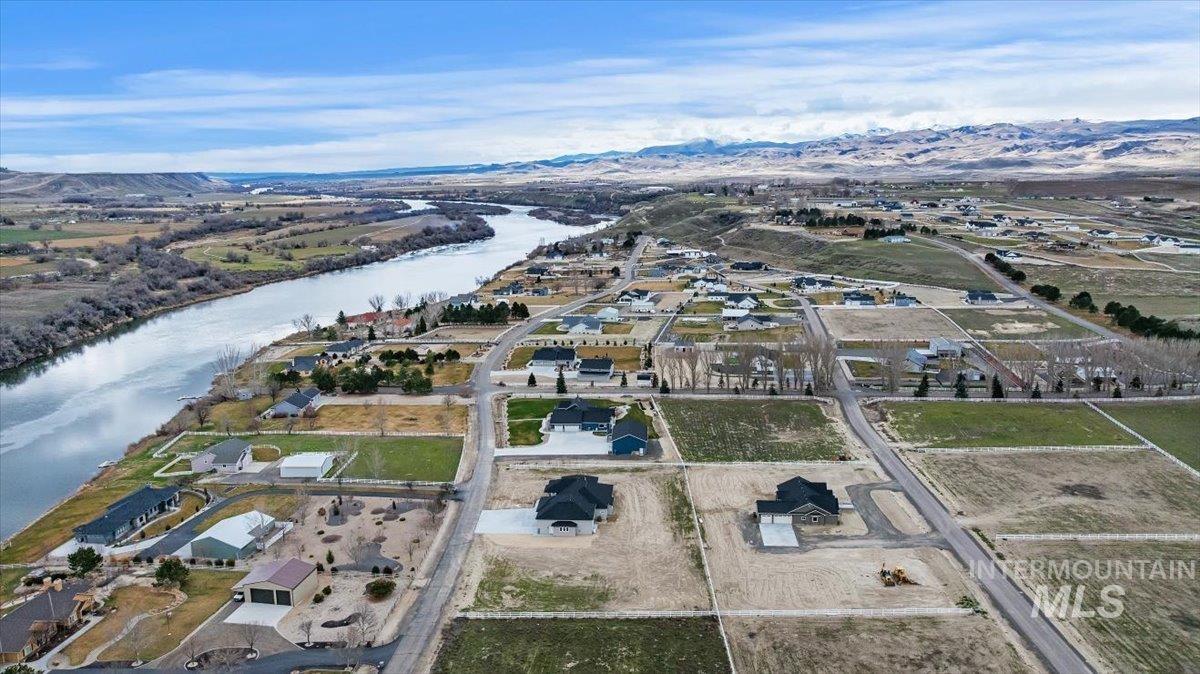 7573 Riverfront Dr, Marsing, Idaho 83639, 5 Bedrooms, 5 Bathrooms, Residential For Sale, Price $1,399,900,MLS 98975621