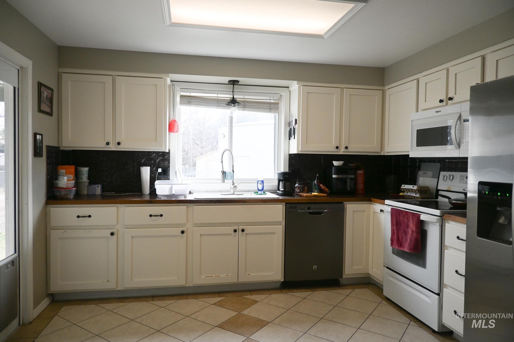 8969 W Kiowa Dr, Boise, Idaho 83709, 3 Bedrooms, 2 Bathrooms, Residential For Sale, Price $450,000,MLS 98975631