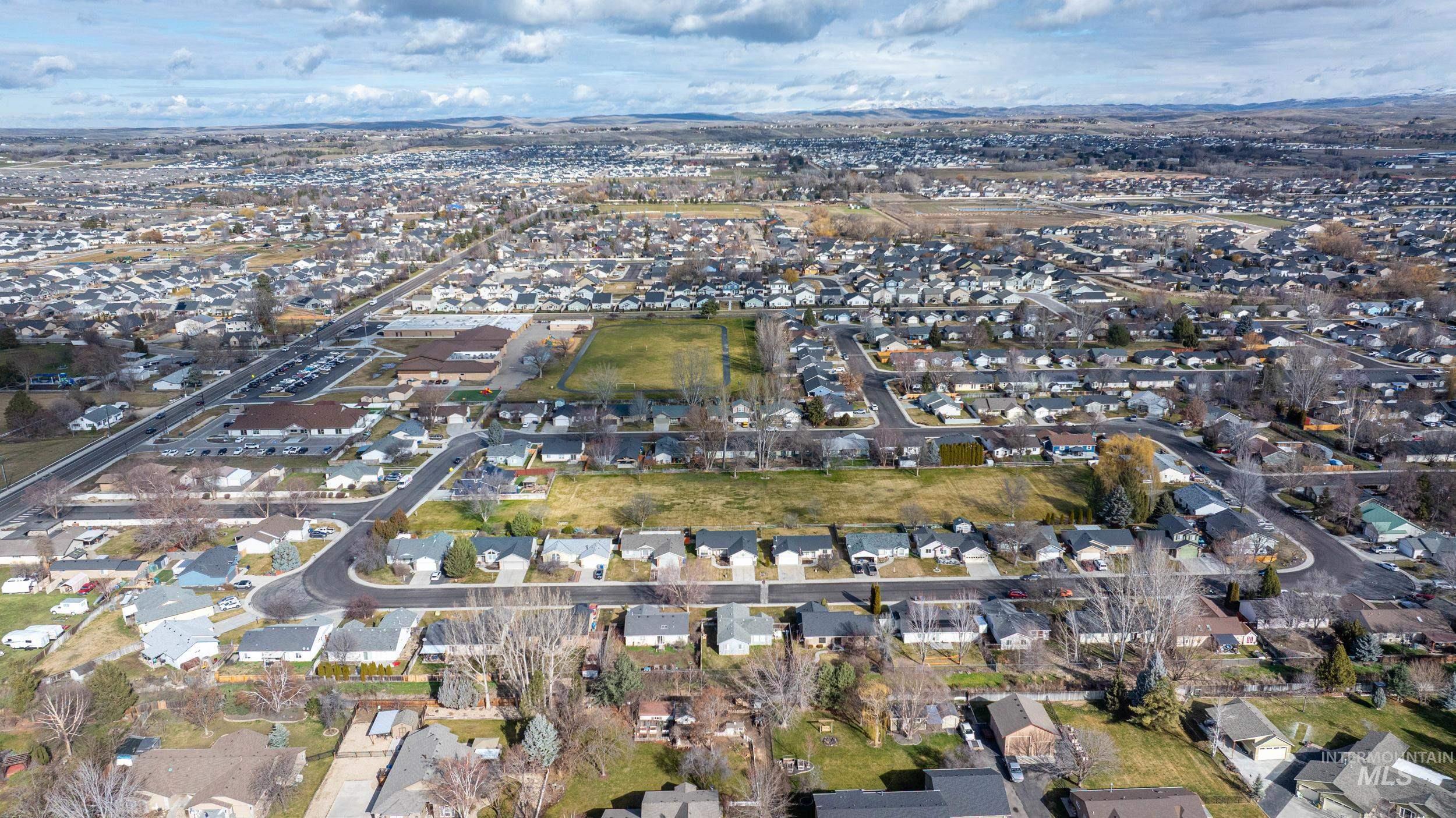 528 N Elizabeth, Star, Idaho 83669, 3 Bedrooms, 2 Bathrooms, Residential For Sale, Price $472,990,MLS 98975632