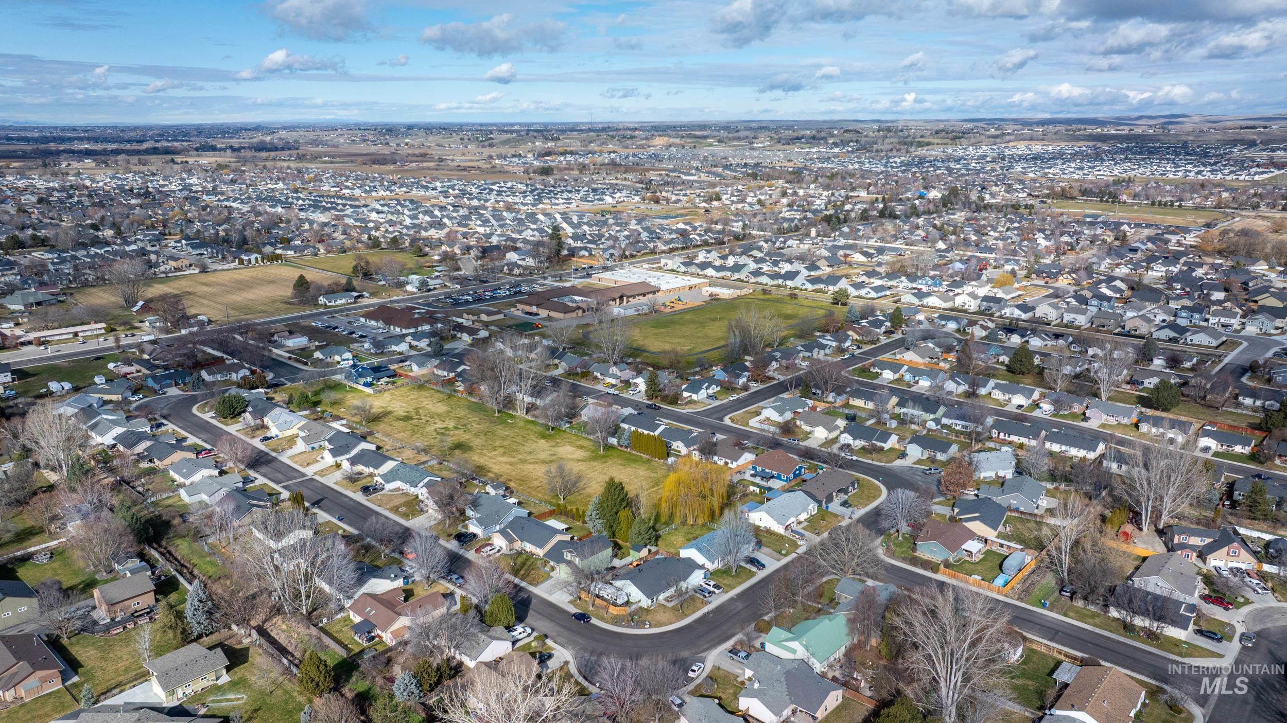 528 N Elizabeth, Star, Idaho 83669, 3 Bedrooms, 2 Bathrooms, Residential For Sale, Price $472,990,MLS 98975632