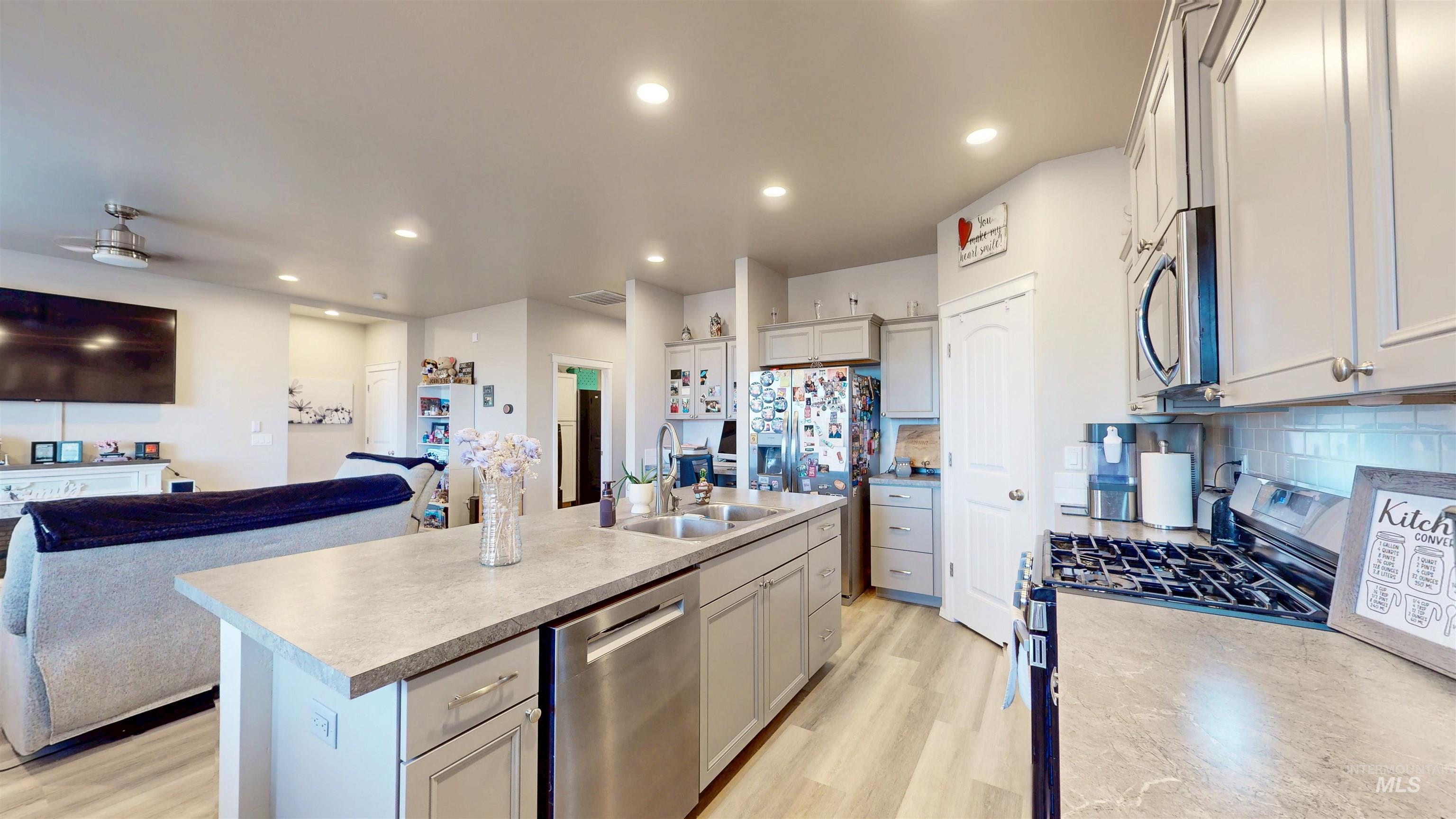 1103 Meadow Lake Loop, Buhl, Idaho 83316, 3 Bedrooms, 2 Bathrooms, Residential For Sale, Price $397,000,MLS 98975635