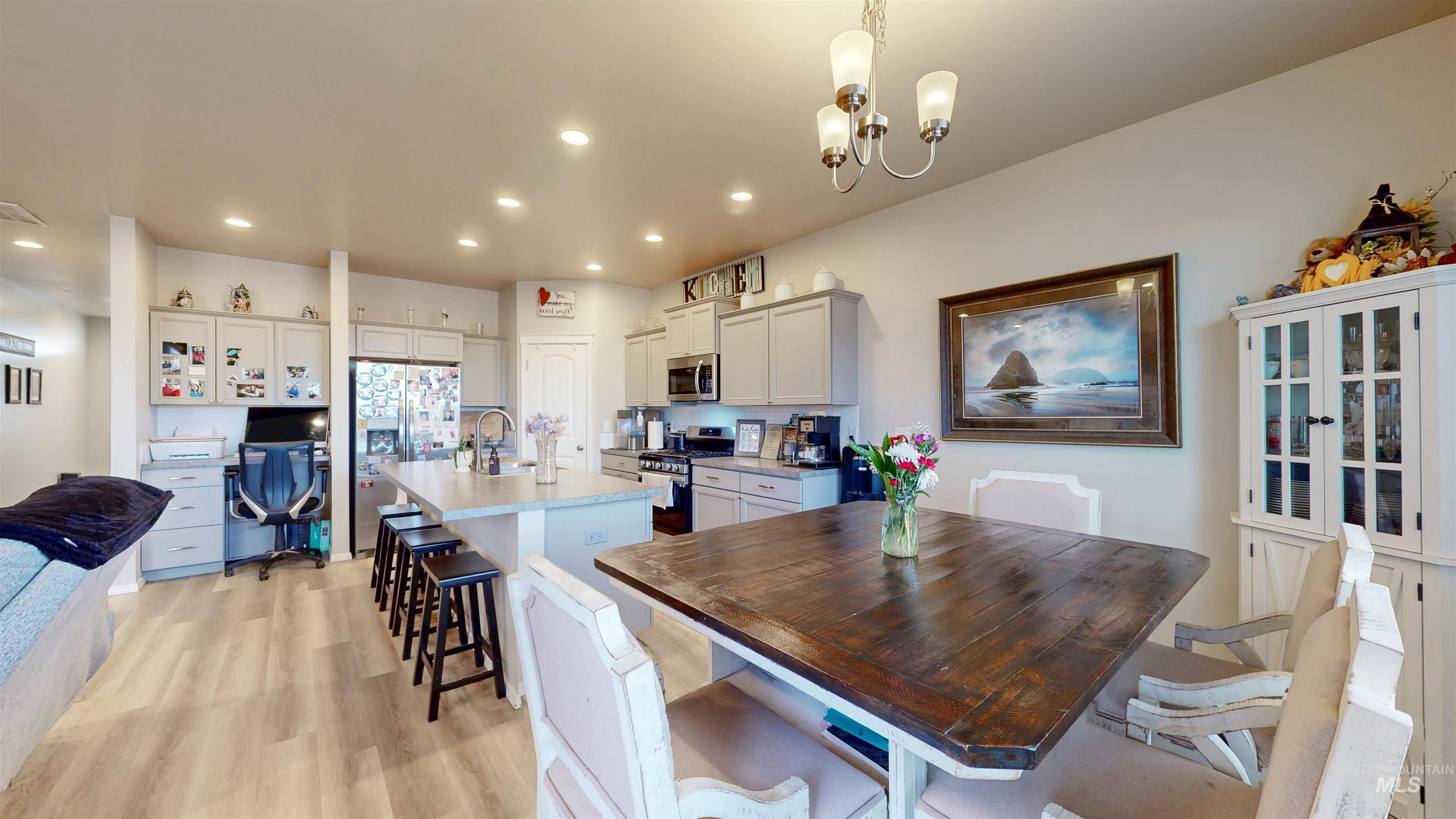 1103 Meadow Lake Loop, Buhl, Idaho 83316, 3 Bedrooms, 2 Bathrooms, Residential For Sale, Price $397,000,MLS 98975635