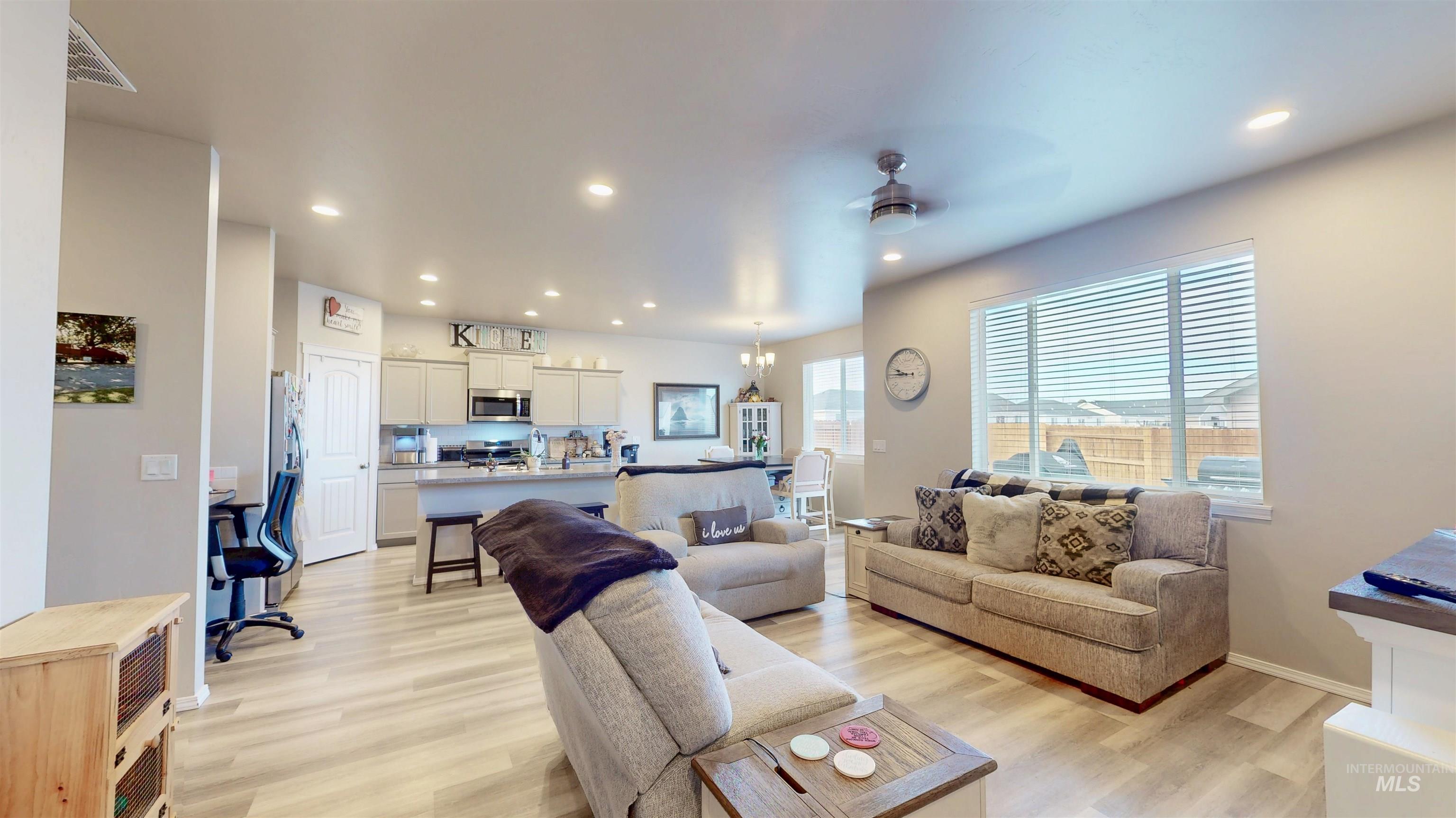 1103 Meadow Lake Loop, Buhl, Idaho 83316, 3 Bedrooms, 2 Bathrooms, Residential For Sale, Price $397,000,MLS 98975635