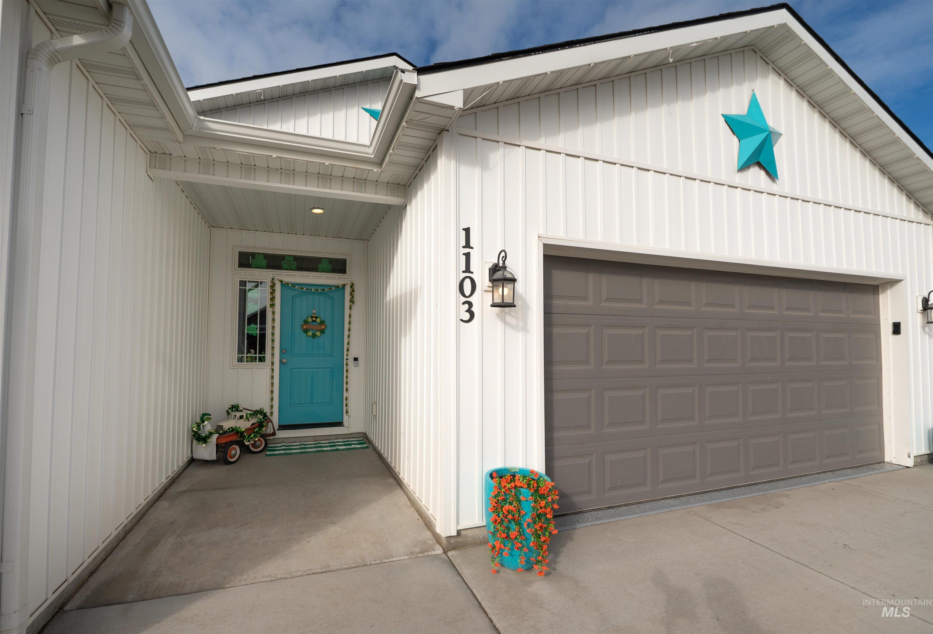 1103 Meadow Lake Loop, Buhl, Idaho 83316, 3 Bedrooms, 2 Bathrooms, Residential For Sale, Price $397,000,MLS 98975635