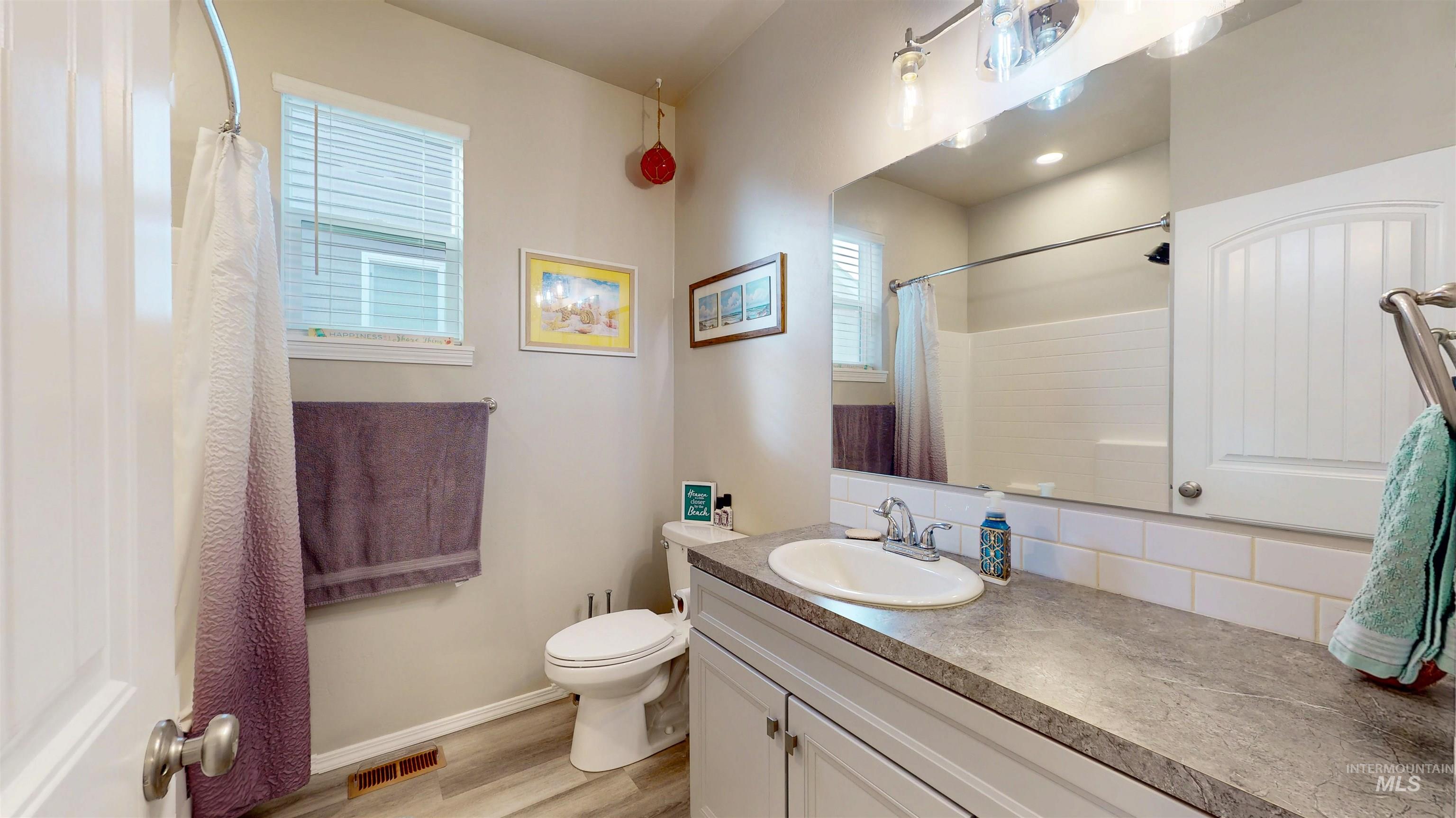 1103 Meadow Lake Loop, Buhl, Idaho 83316, 3 Bedrooms, 2 Bathrooms, Residential For Sale, Price $397,000,MLS 98975635