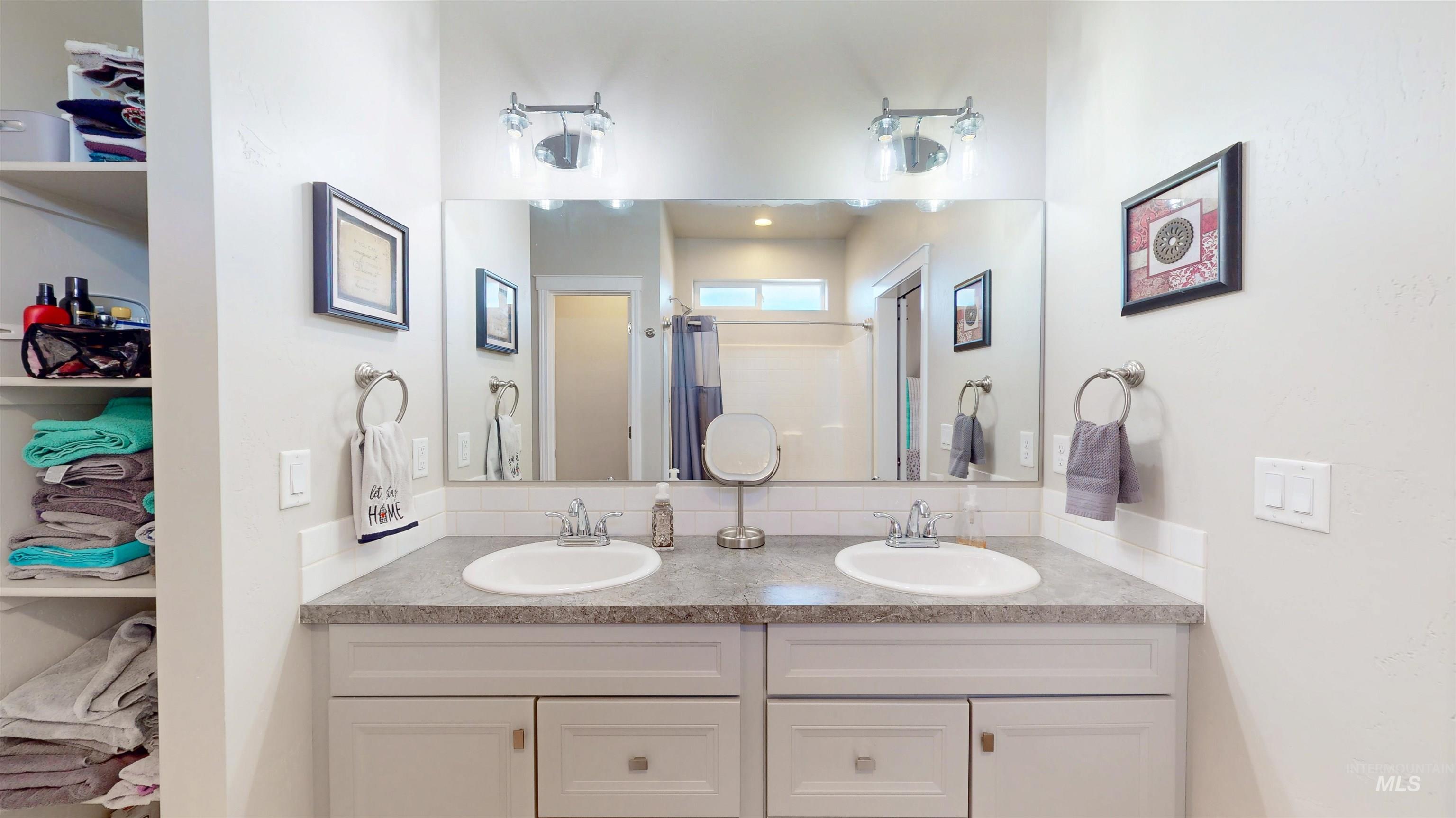 1103 Meadow Lake Loop, Buhl, Idaho 83316, 3 Bedrooms, 2 Bathrooms, Residential For Sale, Price $397,000,MLS 98975635