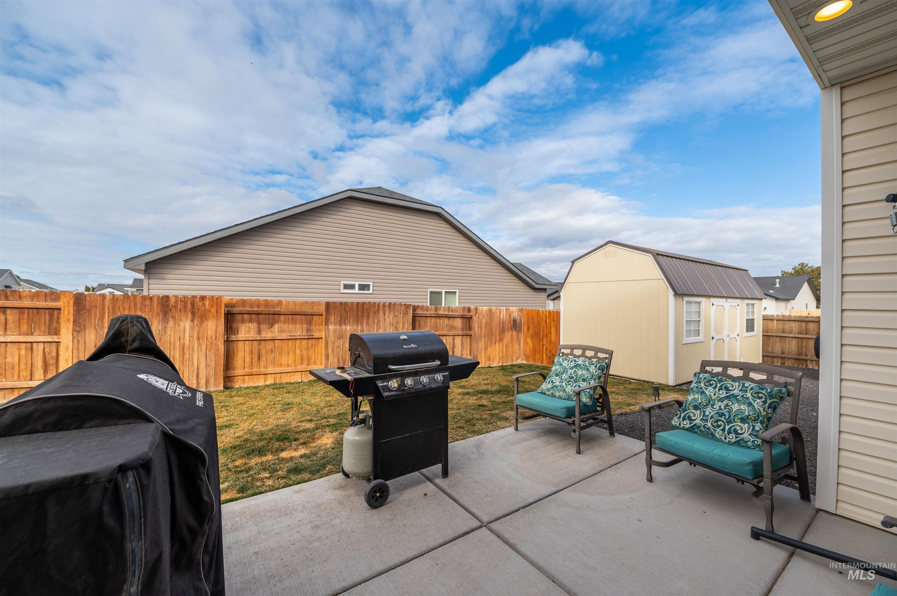 1103 Meadow Lake Loop, Buhl, Idaho 83316, 3 Bedrooms, 2 Bathrooms, Residential For Sale, Price $397,000,MLS 98975635