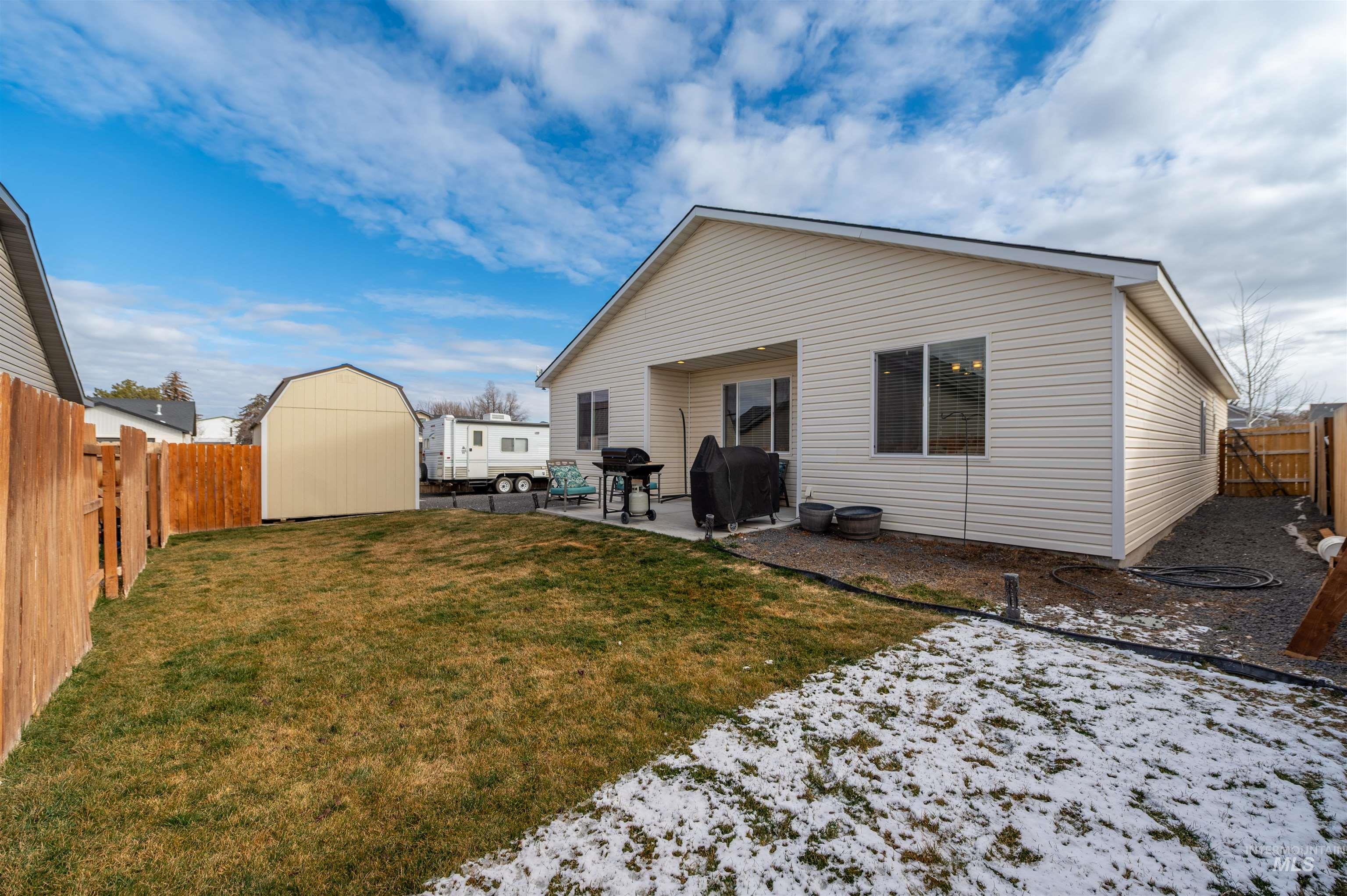 1103 Meadow Lake Loop, Buhl, Idaho 83316, 3 Bedrooms, 2 Bathrooms, Residential For Sale, Price $397,000,MLS 98975635