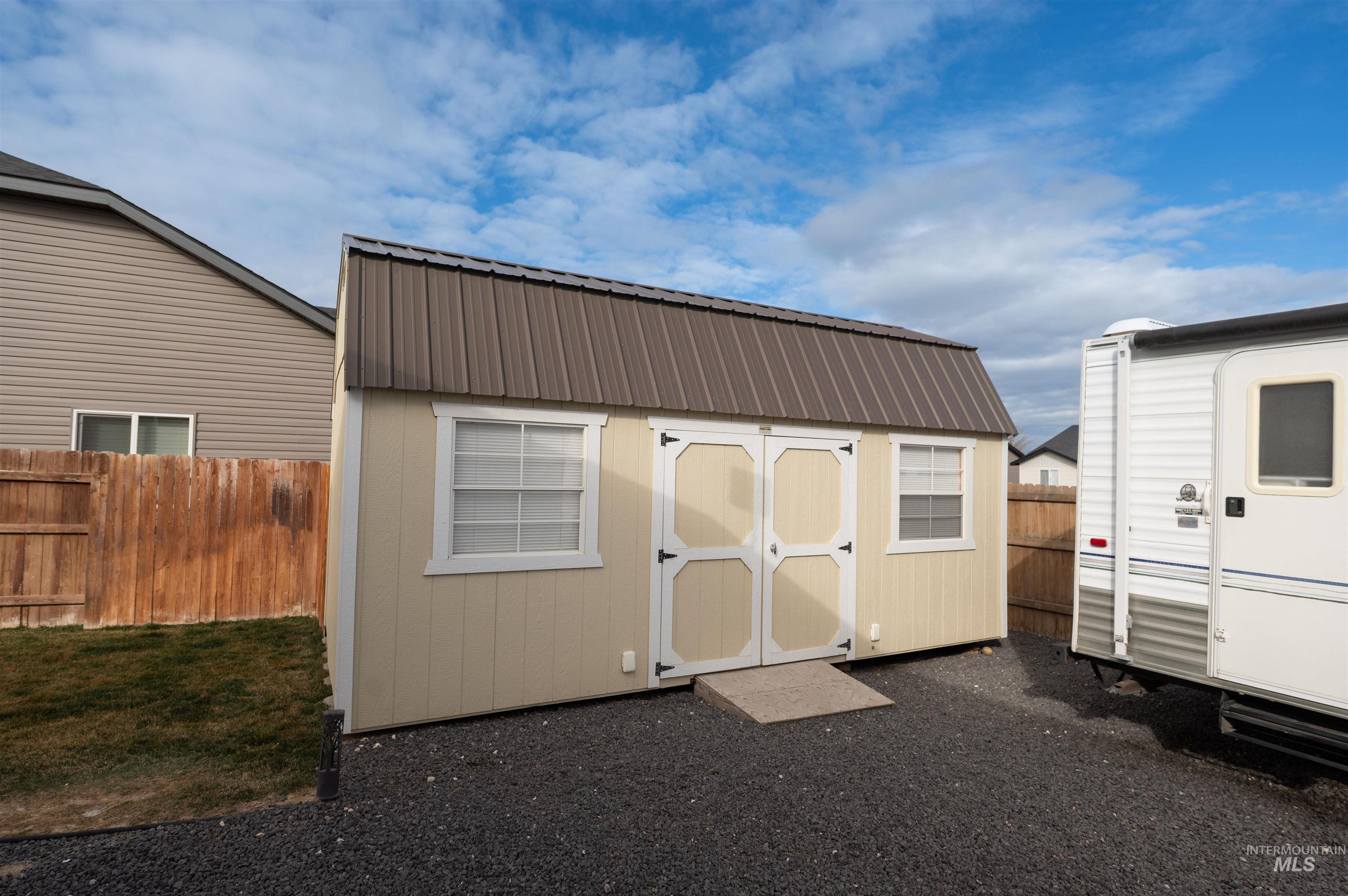 1103 Meadow Lake Loop, Buhl, Idaho 83316, 3 Bedrooms, 2 Bathrooms, Residential For Sale, Price $397,000,MLS 98975635