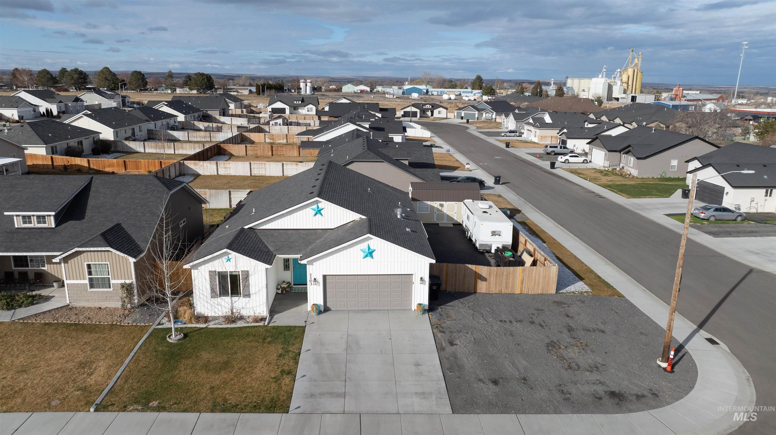 1103 Meadow Lake Loop, Buhl, Idaho 83316, 3 Bedrooms, 2 Bathrooms, Residential For Sale, Price $397,000,MLS 98975635