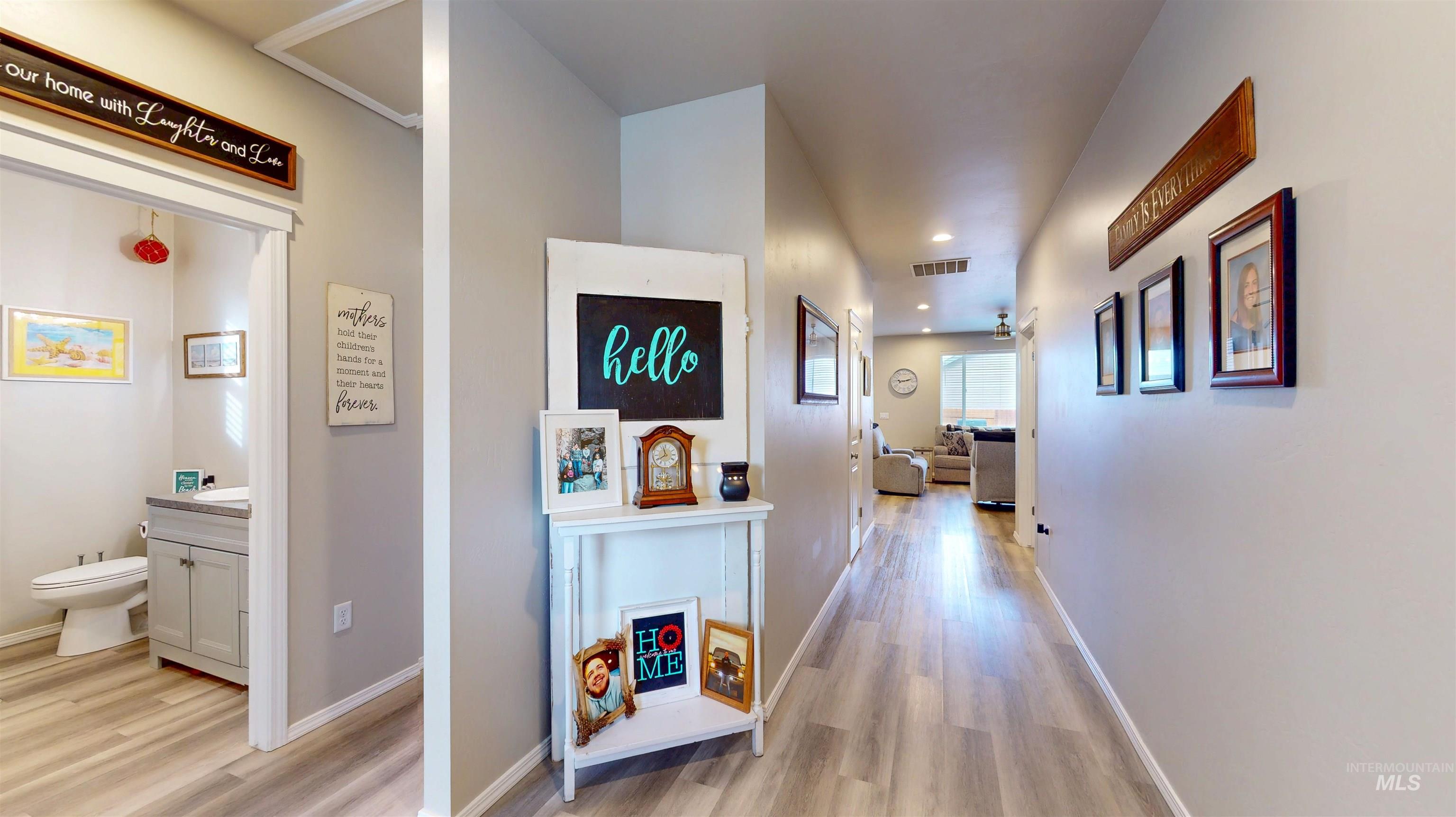 1103 Meadow Lake Loop, Buhl, Idaho 83316, 3 Bedrooms, 2 Bathrooms, Residential For Sale, Price $397,000,MLS 98975635