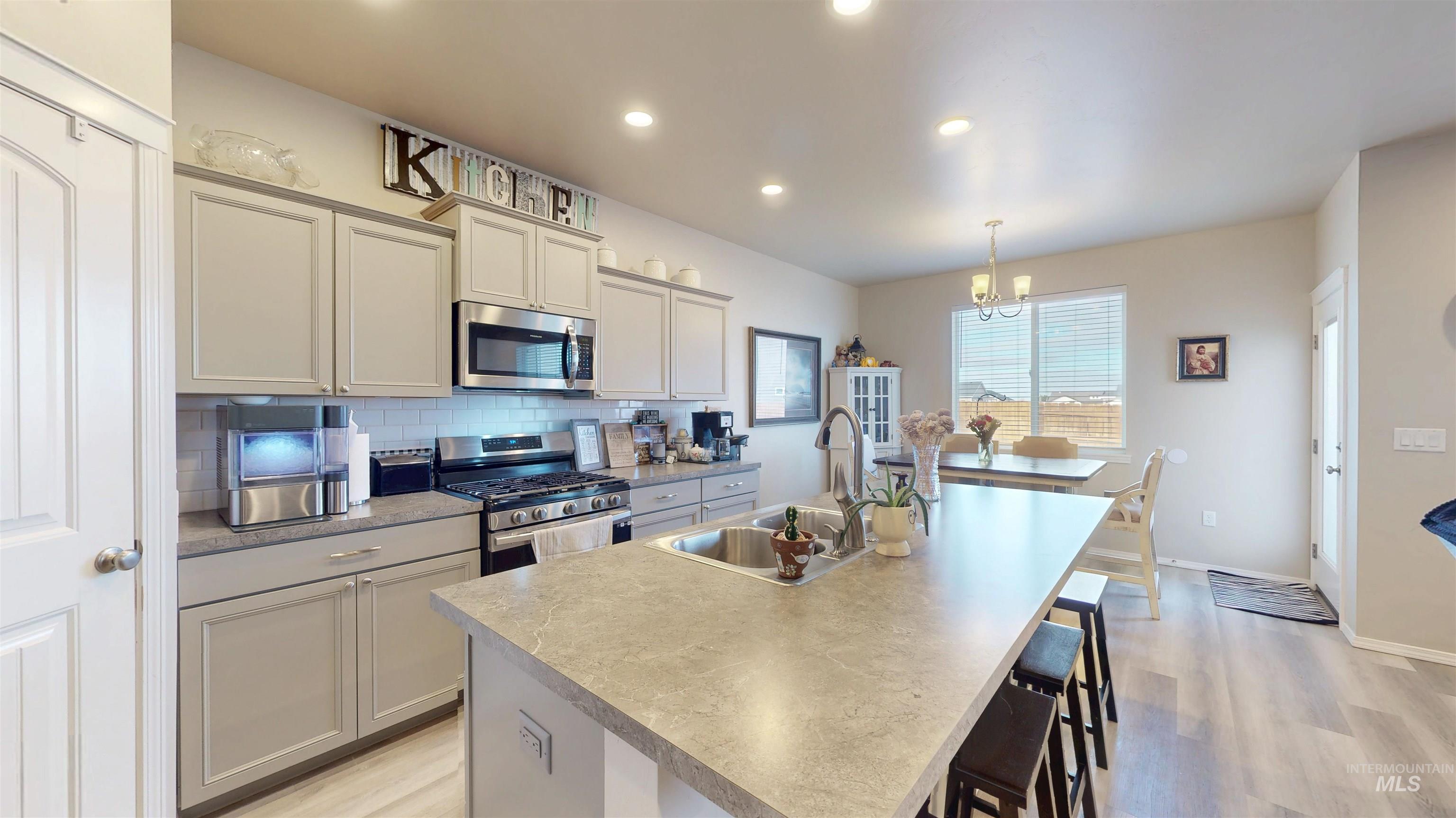 1103 Meadow Lake Loop, Buhl, Idaho 83316, 3 Bedrooms, 2 Bathrooms, Residential For Sale, Price $397,000,MLS 98975635