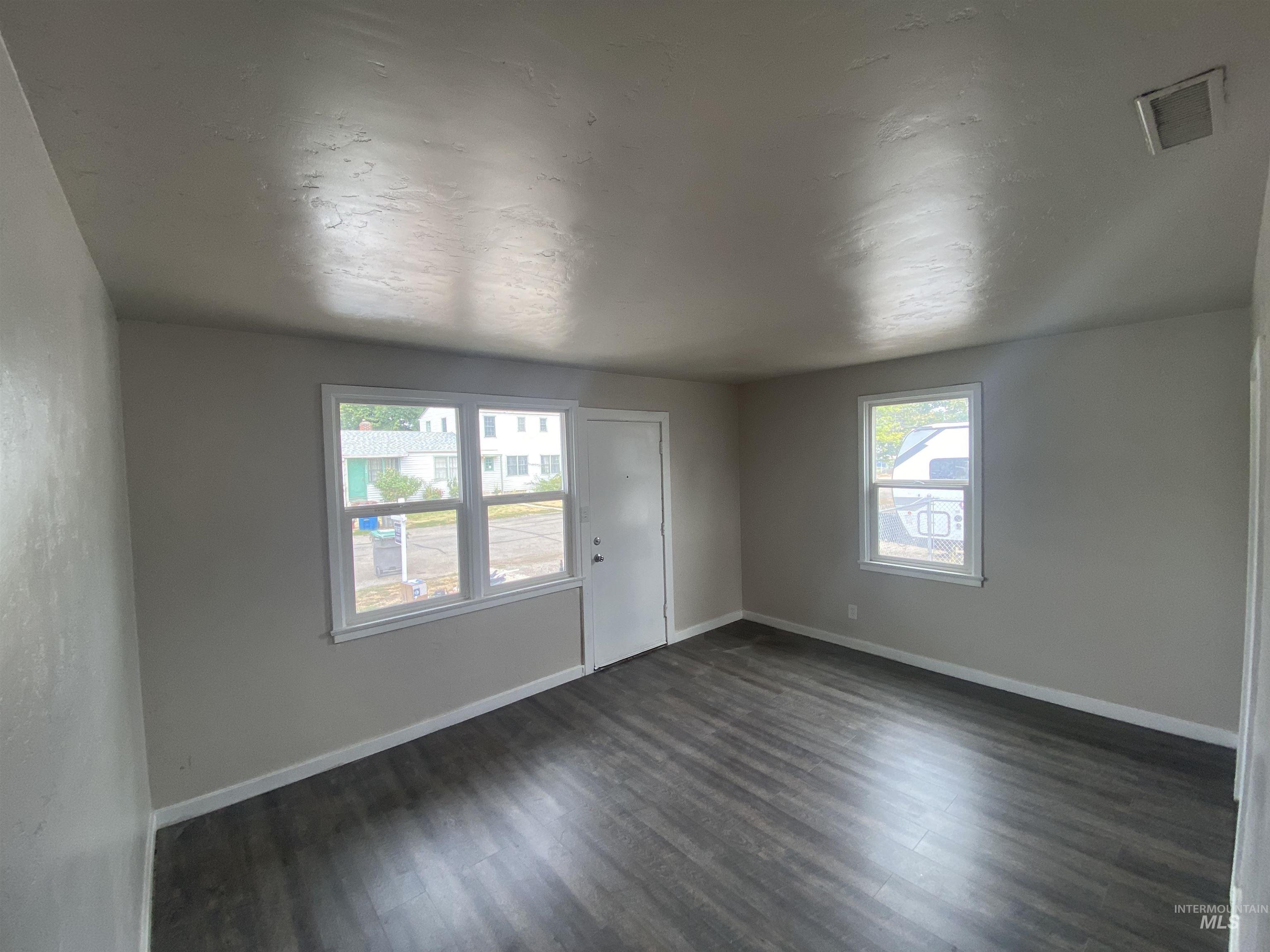 3885 W Pershing, Boise, Idaho 83705, 2 Bedrooms, 1 Bathroom, Rental For Rent, Price $1,385,MLS 98975637