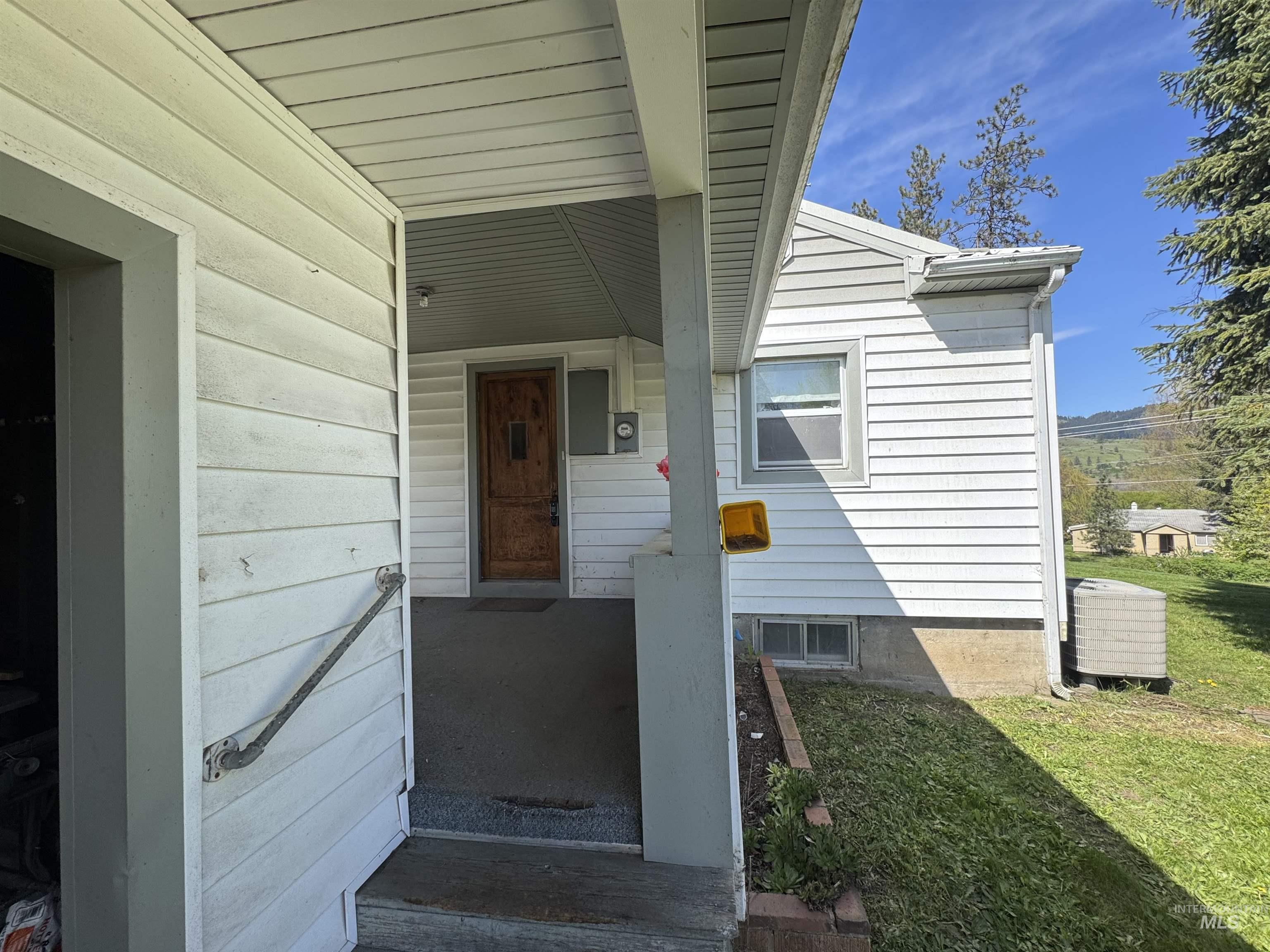 1109 3rd Street, Kamiah, Idaho 83536, 2 Bedrooms, 1.5 Bathrooms, Residential For Sale, Price $295,000,MLS 98975645
