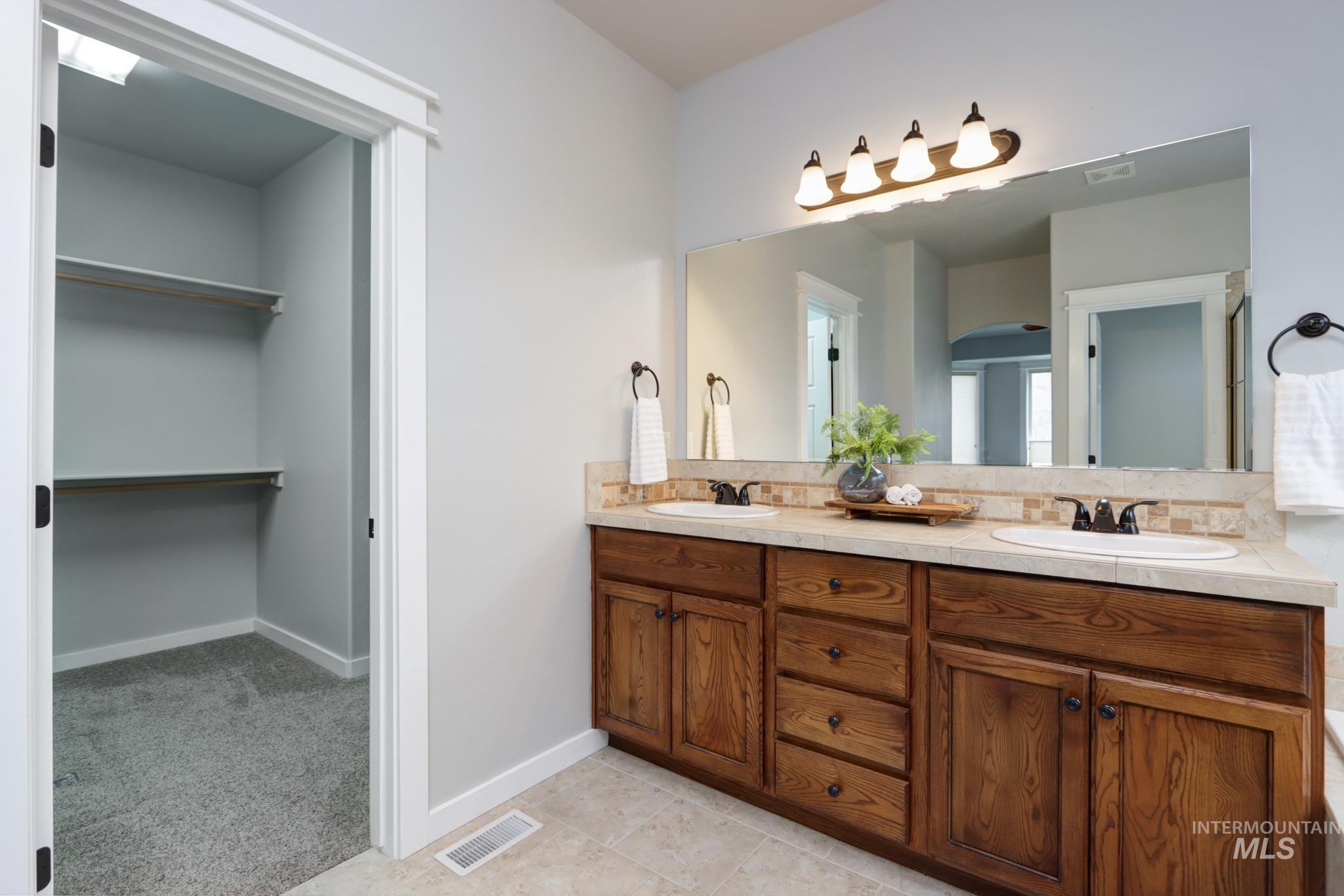 18233 N Highfield Way, Boise, Idaho 83714, 3 Bedrooms, 2 Bathrooms, Residential For Sale, Price $525,000,MLS 98975646