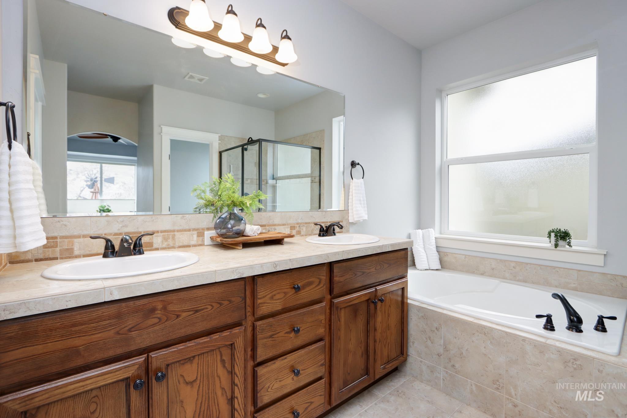 18233 N Highfield Way, Boise, Idaho 83714, 3 Bedrooms, 2 Bathrooms, Residential For Sale, Price $525,000,MLS 98975646