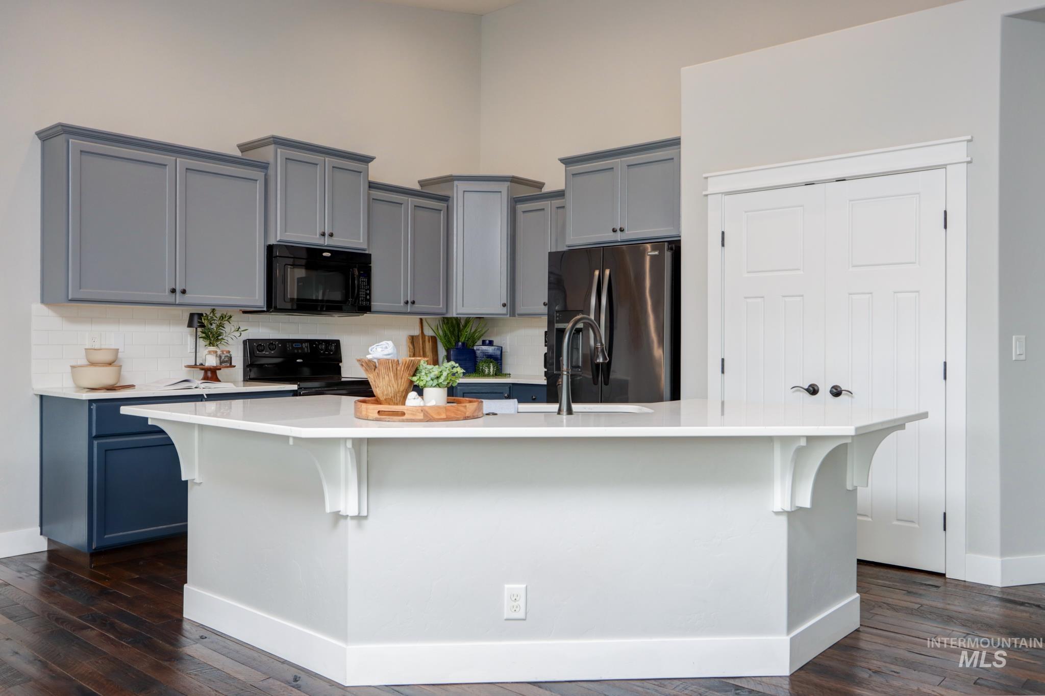 18233 N Highfield Way, Boise, Idaho 83714, 3 Bedrooms, 2 Bathrooms, Residential For Sale, Price $525,000,MLS 98975646