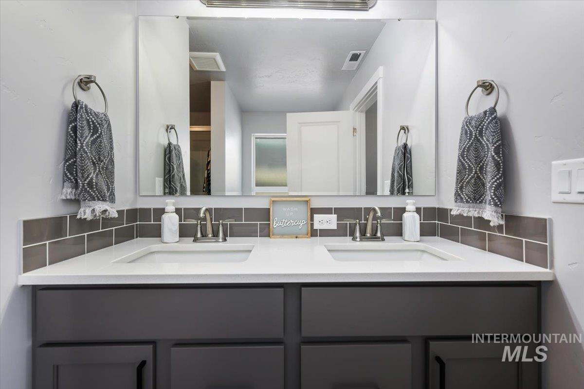 4155 E Eagle Ridge Dr, Nampa, Idaho 83686, 3 Bedrooms, 2 Bathrooms, Residential For Sale, Price $399,000,MLS 98975656