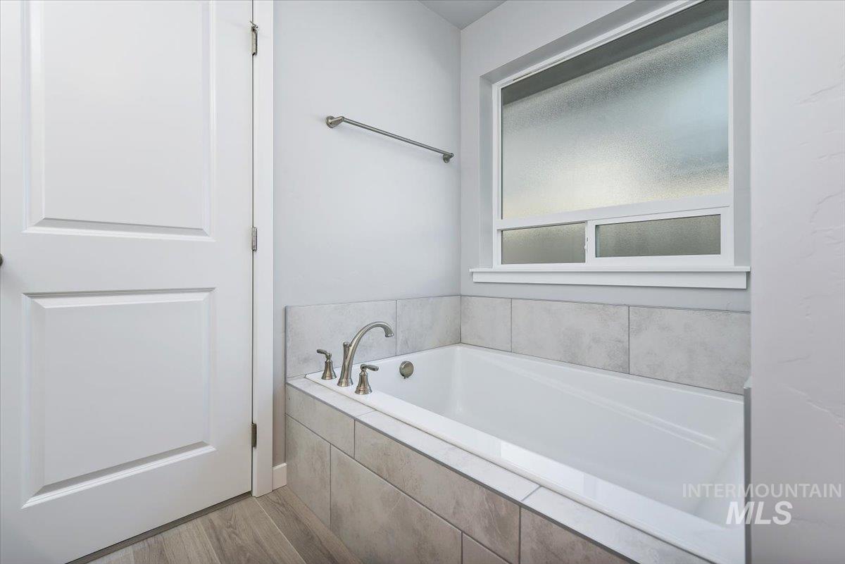 4155 E Eagle Ridge Dr, Nampa, Idaho 83686, 3 Bedrooms, 2 Bathrooms, Residential For Sale, Price $399,000,MLS 98975656