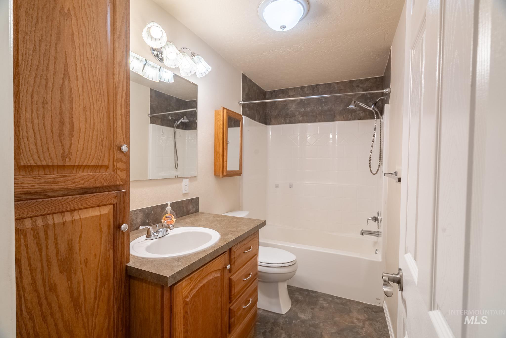 6 S Canyon Drive, Middleton, Idaho 83644, 3 Bedrooms, 3 Bathrooms, Residential For Sale, Price $410,000,MLS 98975666