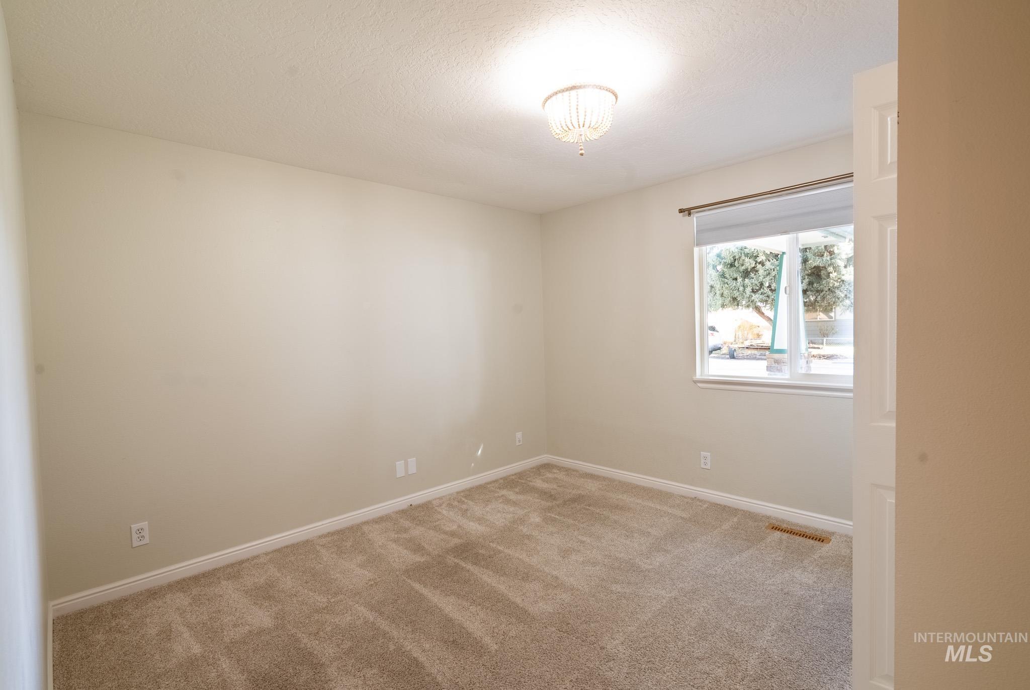 6 S Canyon Drive, Middleton, Idaho 83644, 3 Bedrooms, 3 Bathrooms, Residential For Sale, Price $410,000,MLS 98975666