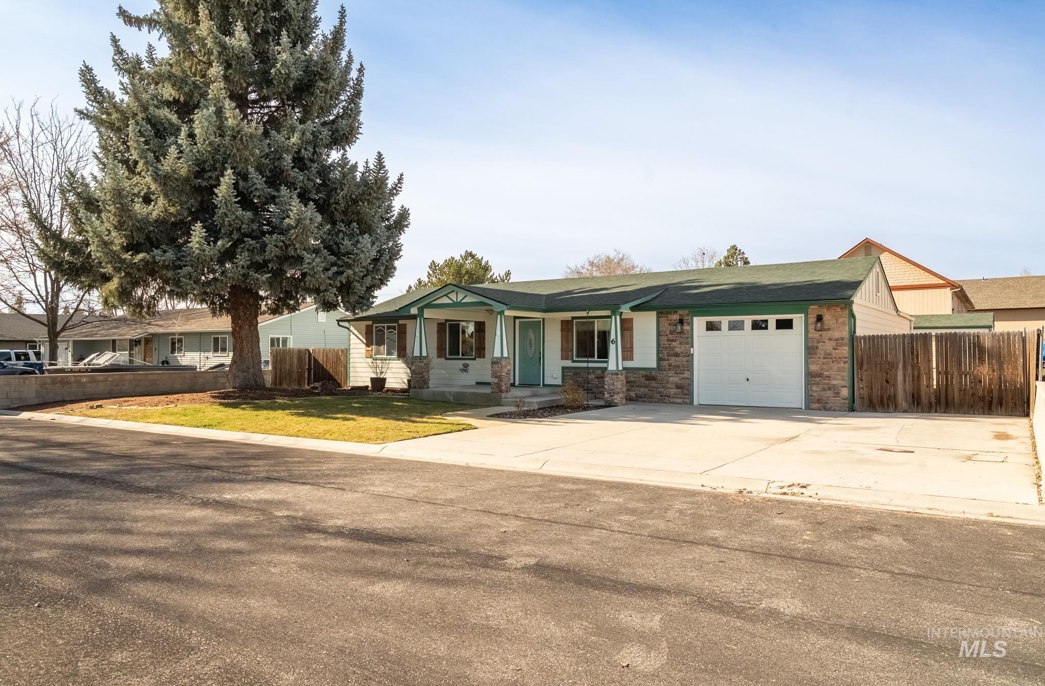 6 S Canyon Drive, Middleton, Idaho 83644, 3 Bedrooms, 3 Bathrooms, Residential For Sale, Price $410,000,MLS 98975666