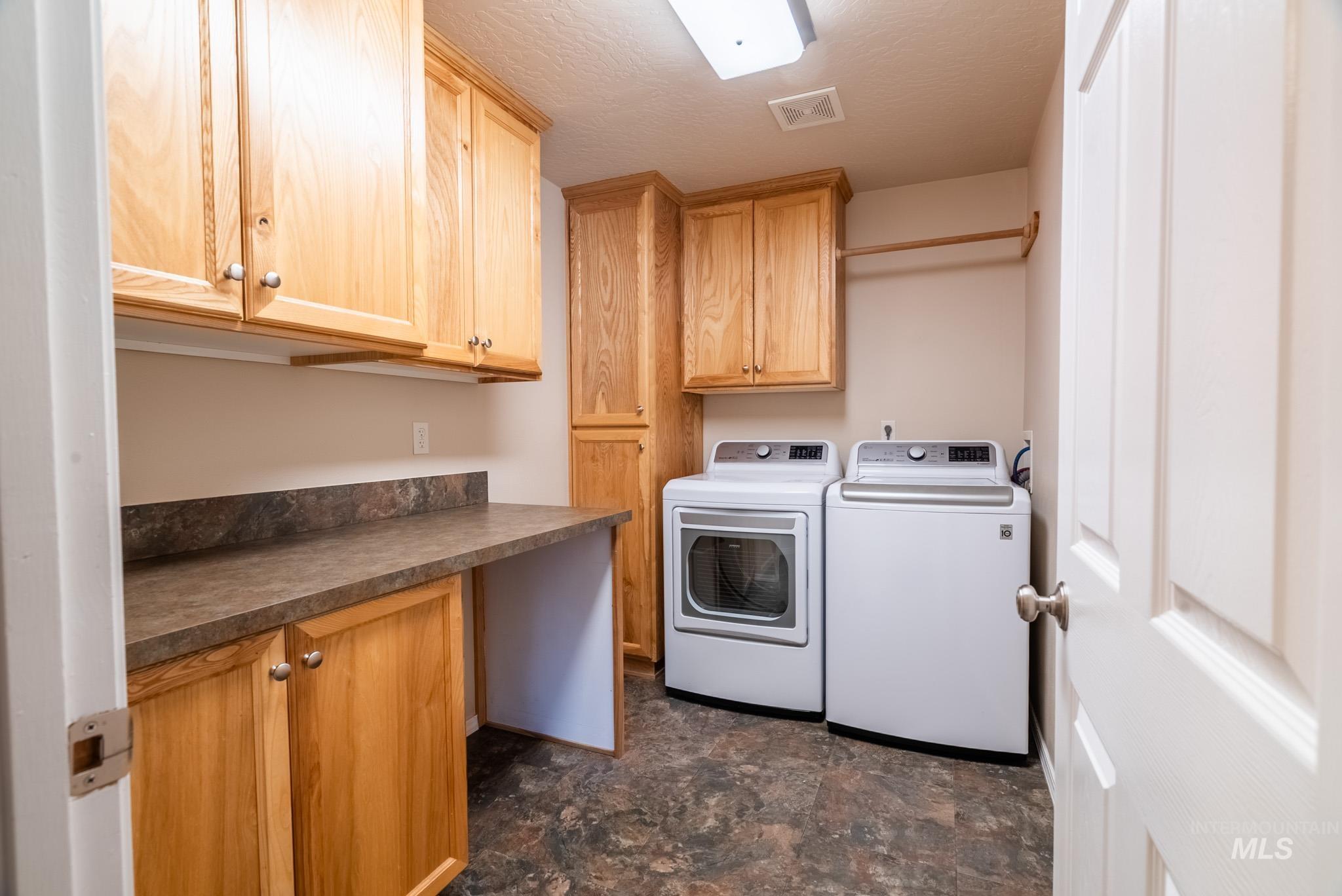 6 S Canyon Drive, Middleton, Idaho 83644, 3 Bedrooms, 3 Bathrooms, Residential For Sale, Price $410,000,MLS 98975666