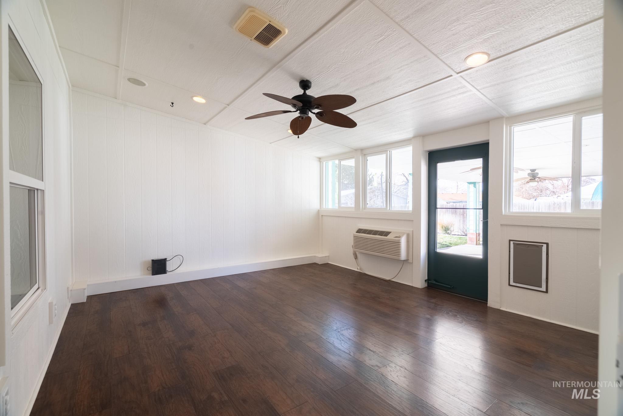 6 S Canyon Drive, Middleton, Idaho 83644, 3 Bedrooms, 3 Bathrooms, Residential For Sale, Price $410,000,MLS 98975666