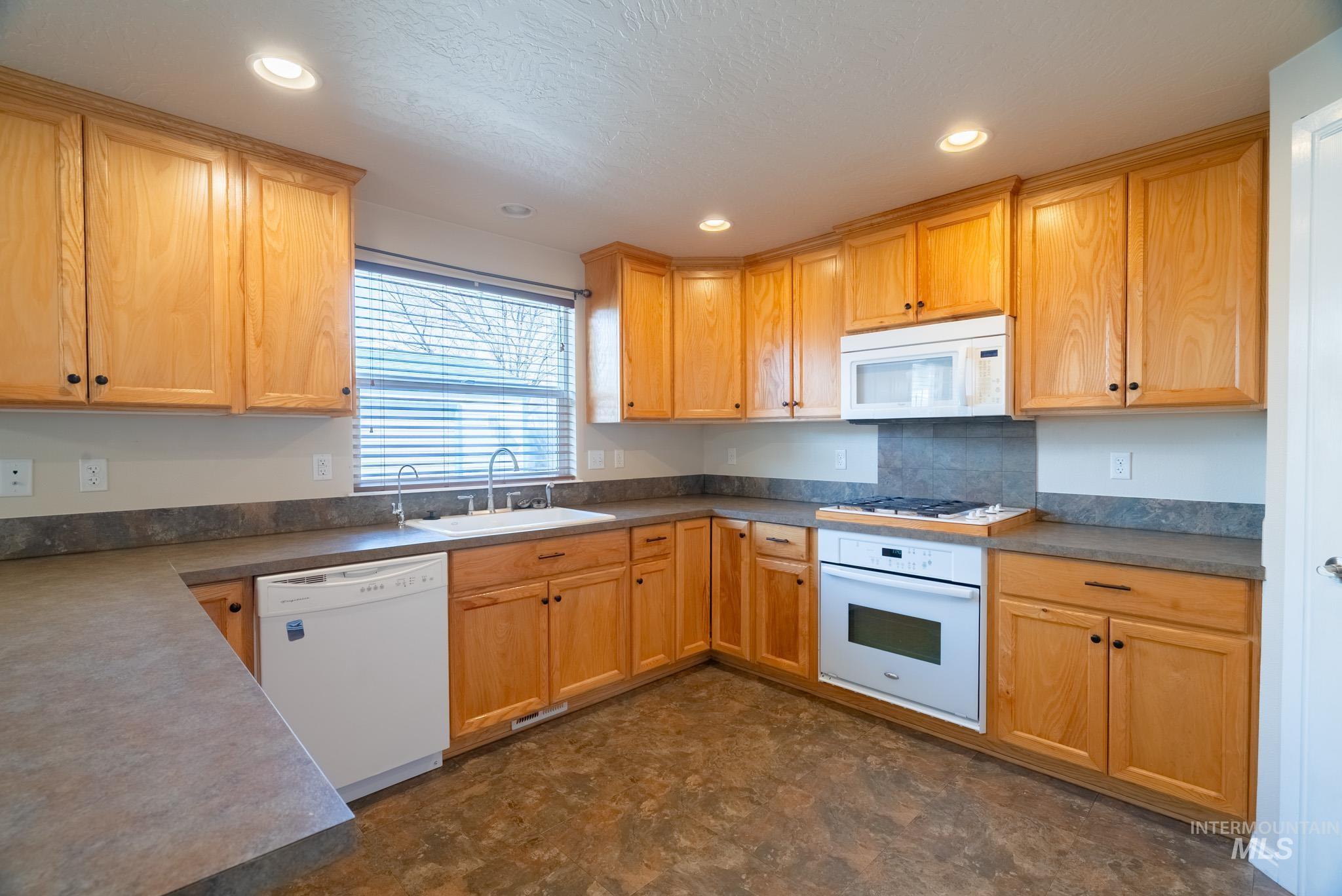 6 S Canyon Drive, Middleton, Idaho 83644, 3 Bedrooms, 3 Bathrooms, Residential For Sale, Price $410,000,MLS 98975666