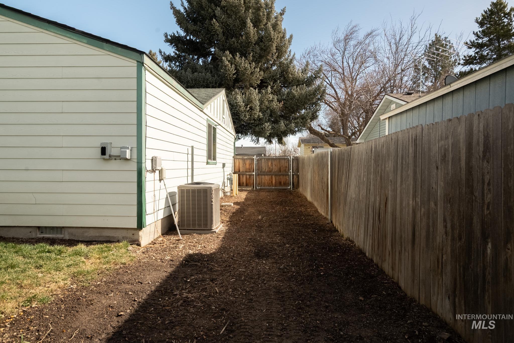 6 S Canyon Drive, Middleton, Idaho 83644, 3 Bedrooms, 3 Bathrooms, Residential For Sale, Price $410,000,MLS 98975666