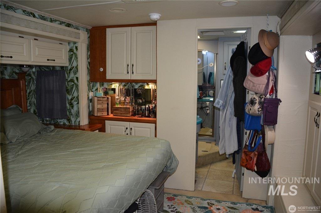 1431 Timber Mountain Loop, Outside City Limits, Washington 98922, 1 Bedroom, 1.5 Bathrooms, Residential For Sale, Price $625,000,MLS 98975668