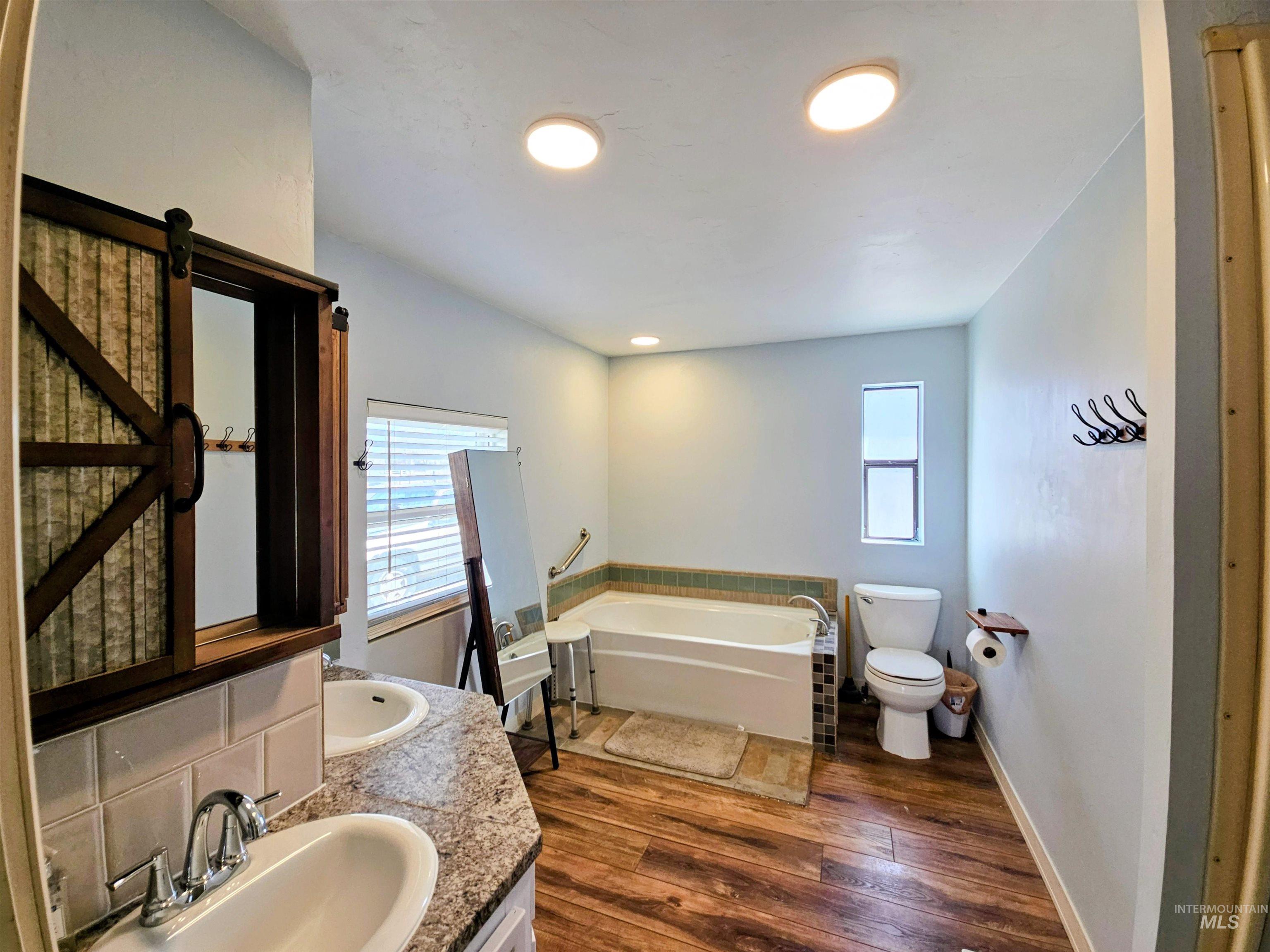 8392 Main St, Letha, Idaho 83636, 2 Bedrooms, 2 Bathrooms, Residential For Sale, Price $299,900,MLS 98975670