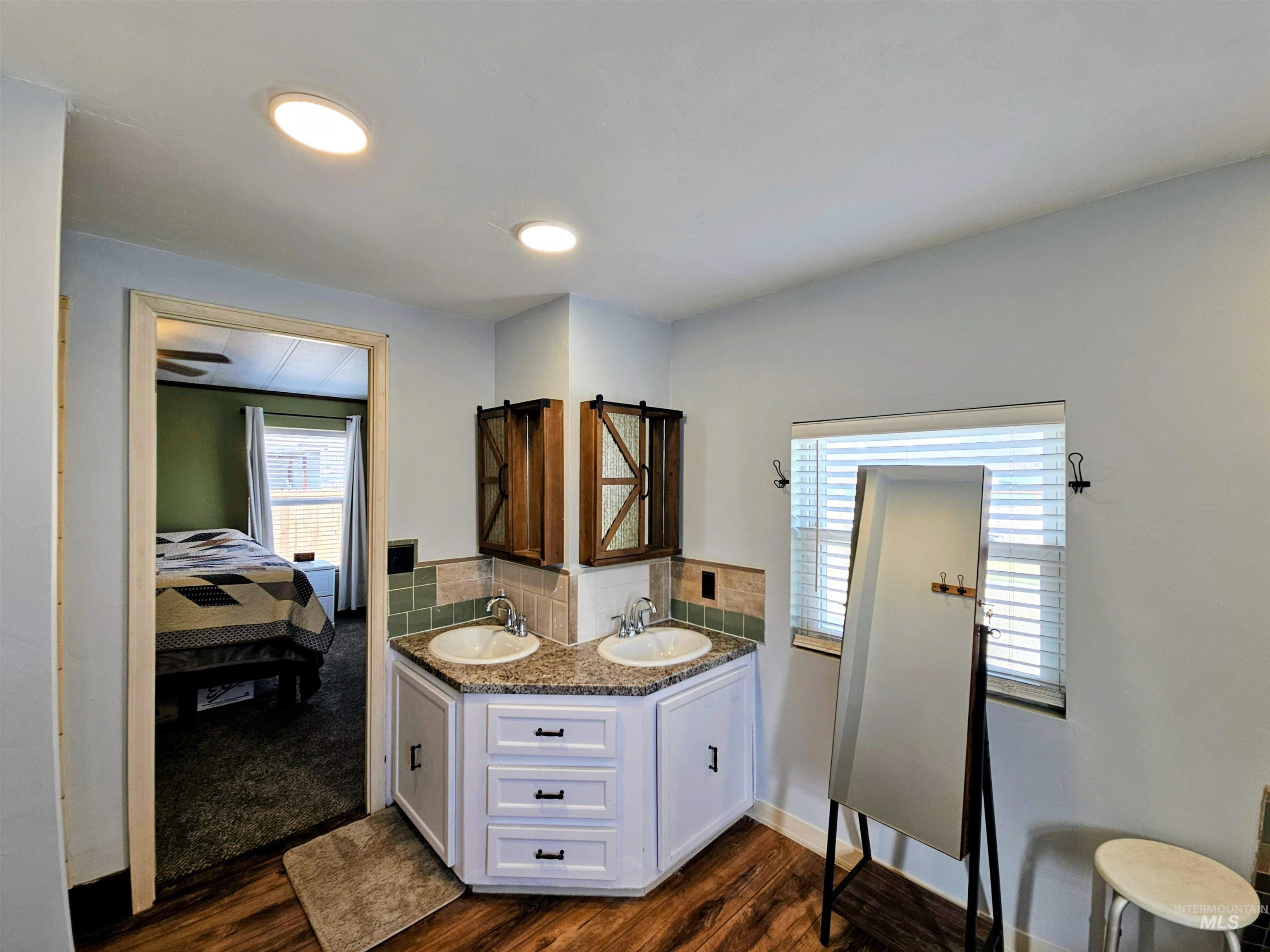 8392 Main St, Letha, Idaho 83636, 2 Bedrooms, 2 Bathrooms, Residential For Sale, Price $299,900,MLS 98975670