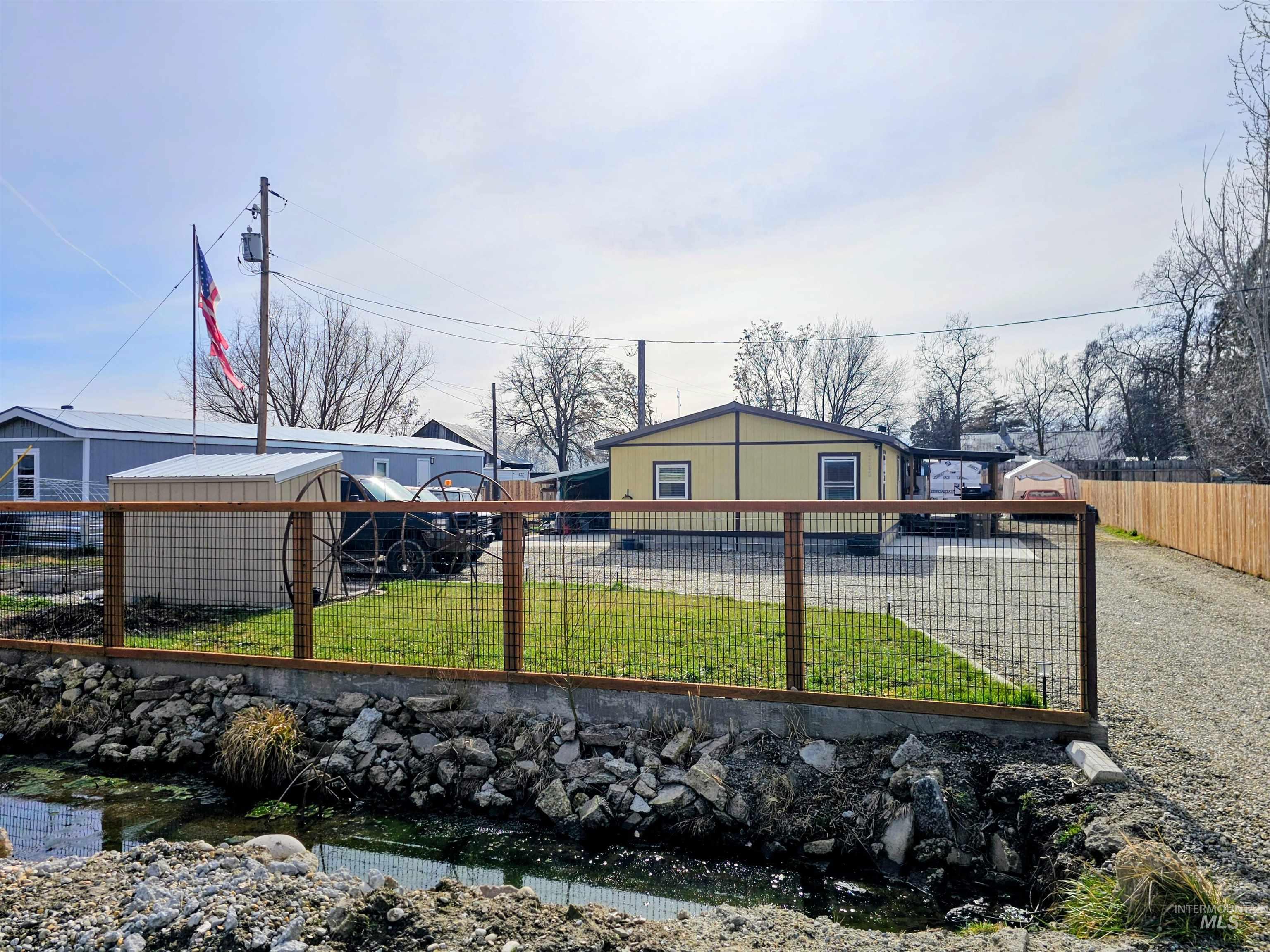 8392 Main St, Letha, Idaho 83636, 2 Bedrooms, 2 Bathrooms, Residential For Sale, Price $299,900,MLS 98975670