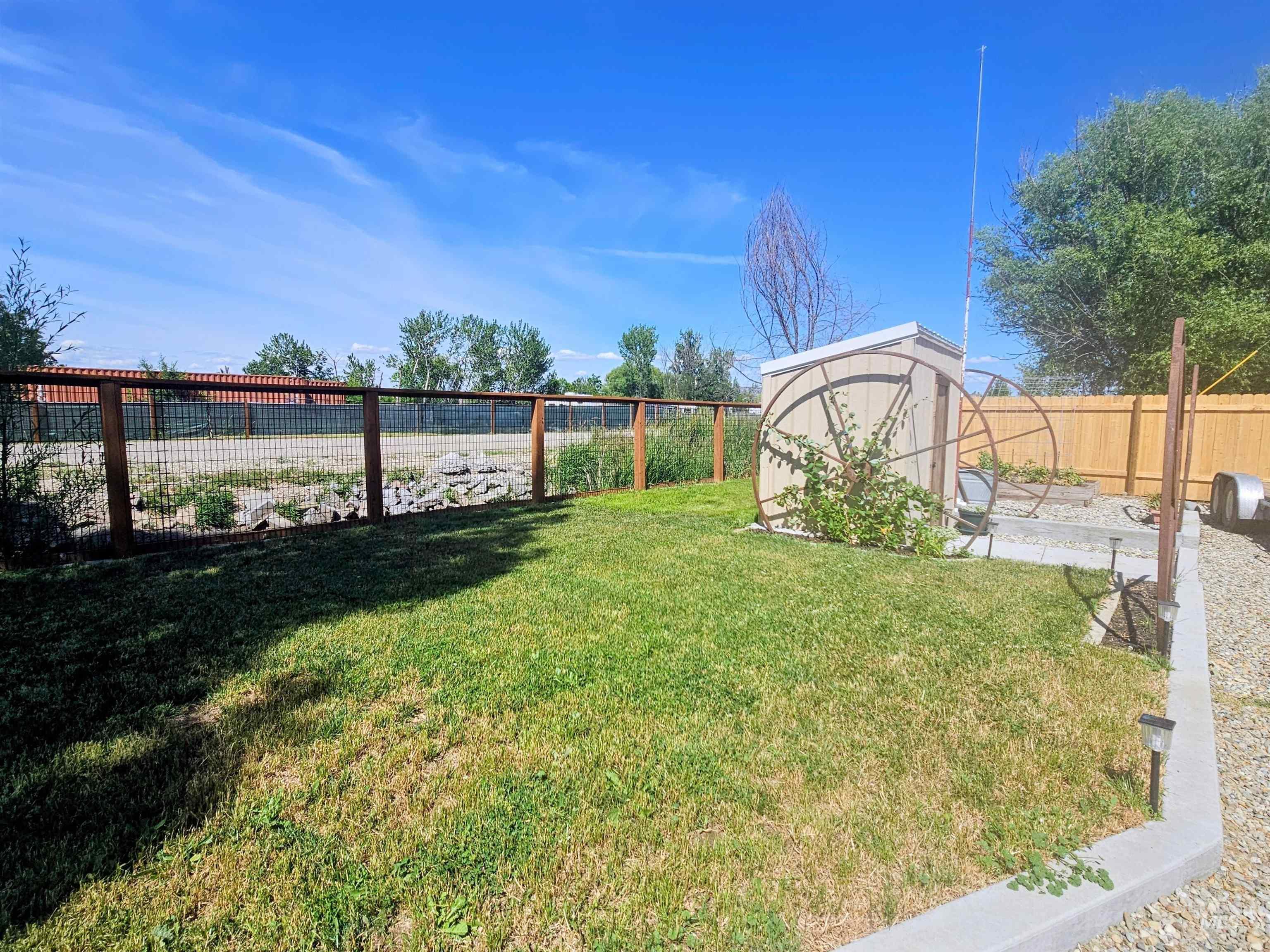 8392 Main St, Letha, Idaho 83636, 2 Bedrooms, 2 Bathrooms, Residential For Sale, Price $290,000,MLS 98975670