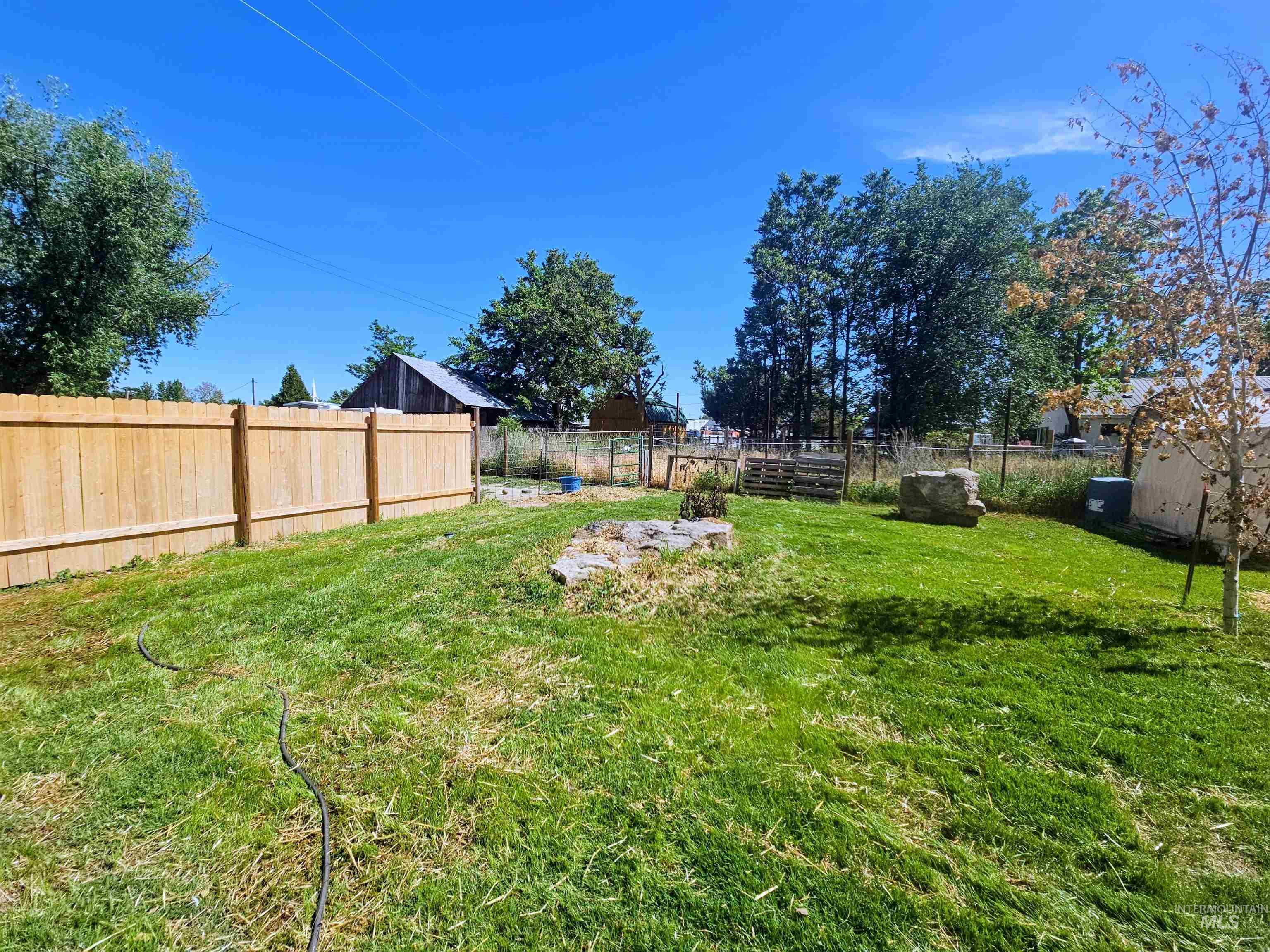 8392 Main St, Letha, Idaho 83636, 2 Bedrooms, 2 Bathrooms, Residential For Sale, Price $290,000,MLS 98975670
