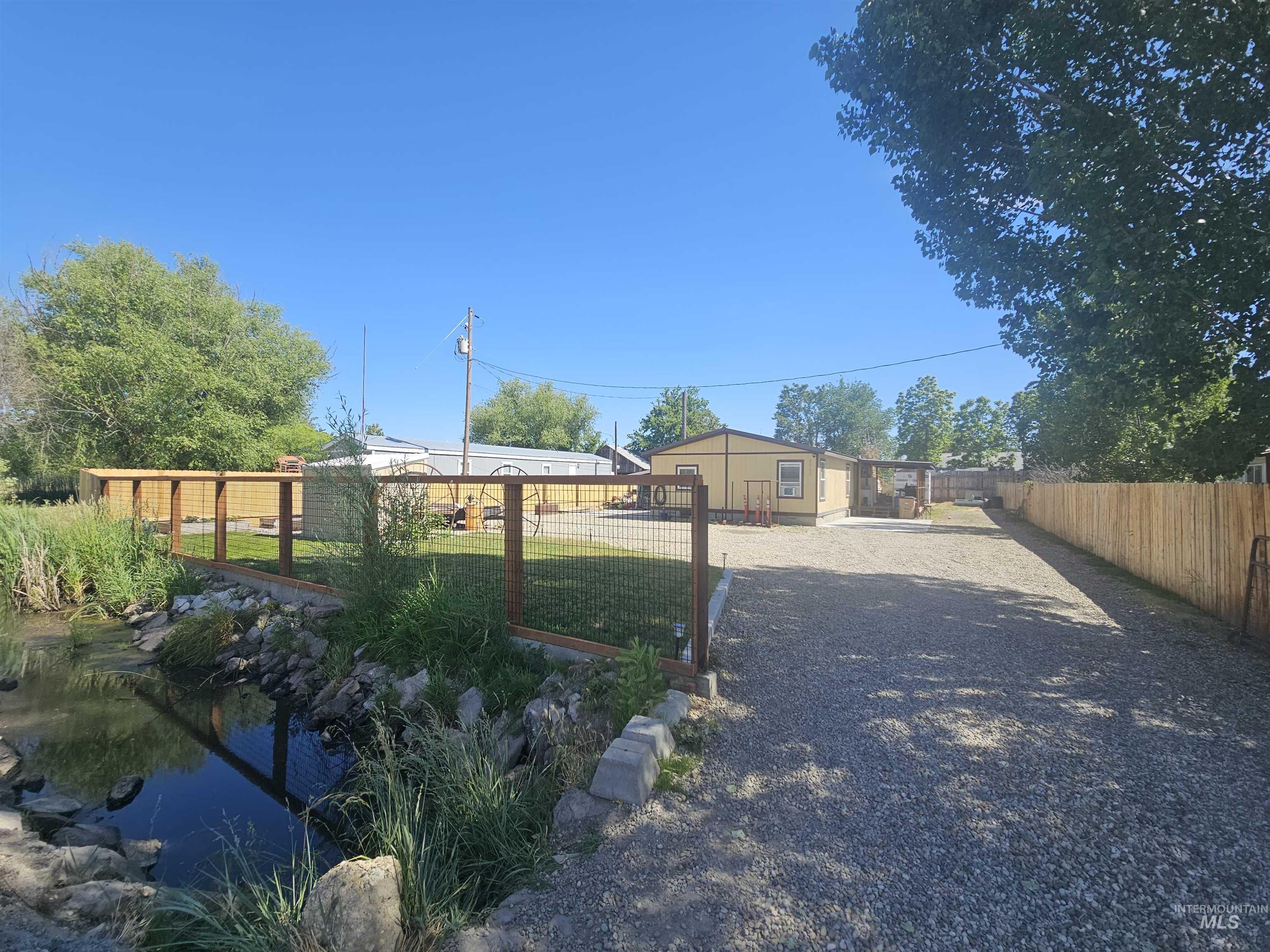 8392 Main St, Letha, Idaho 83636, 2 Bedrooms, 2 Bathrooms, Residential For Sale, Price $290,000,MLS 98975670