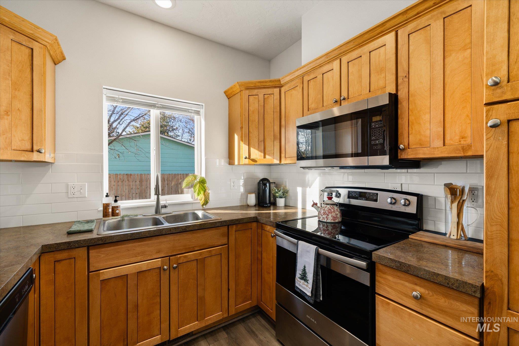 124 W Cherry Ave, Meridian, Idaho 83642, 3 Bedrooms, 2.5 Bathrooms, Residential For Sale, Price $399,000,MLS 98975678