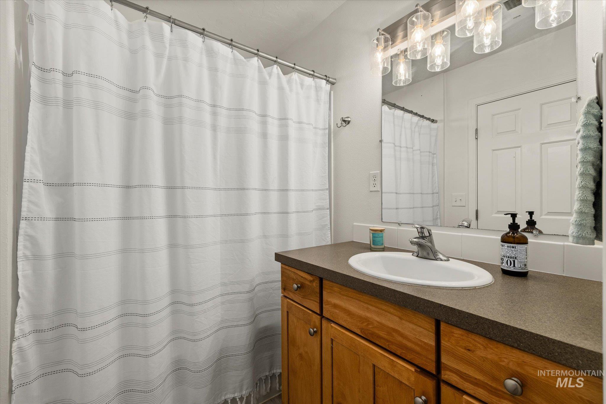 124 W Cherry Ave, Meridian, Idaho 83642, 3 Bedrooms, 2.5 Bathrooms, Residential For Sale, Price $399,000,MLS 98975678